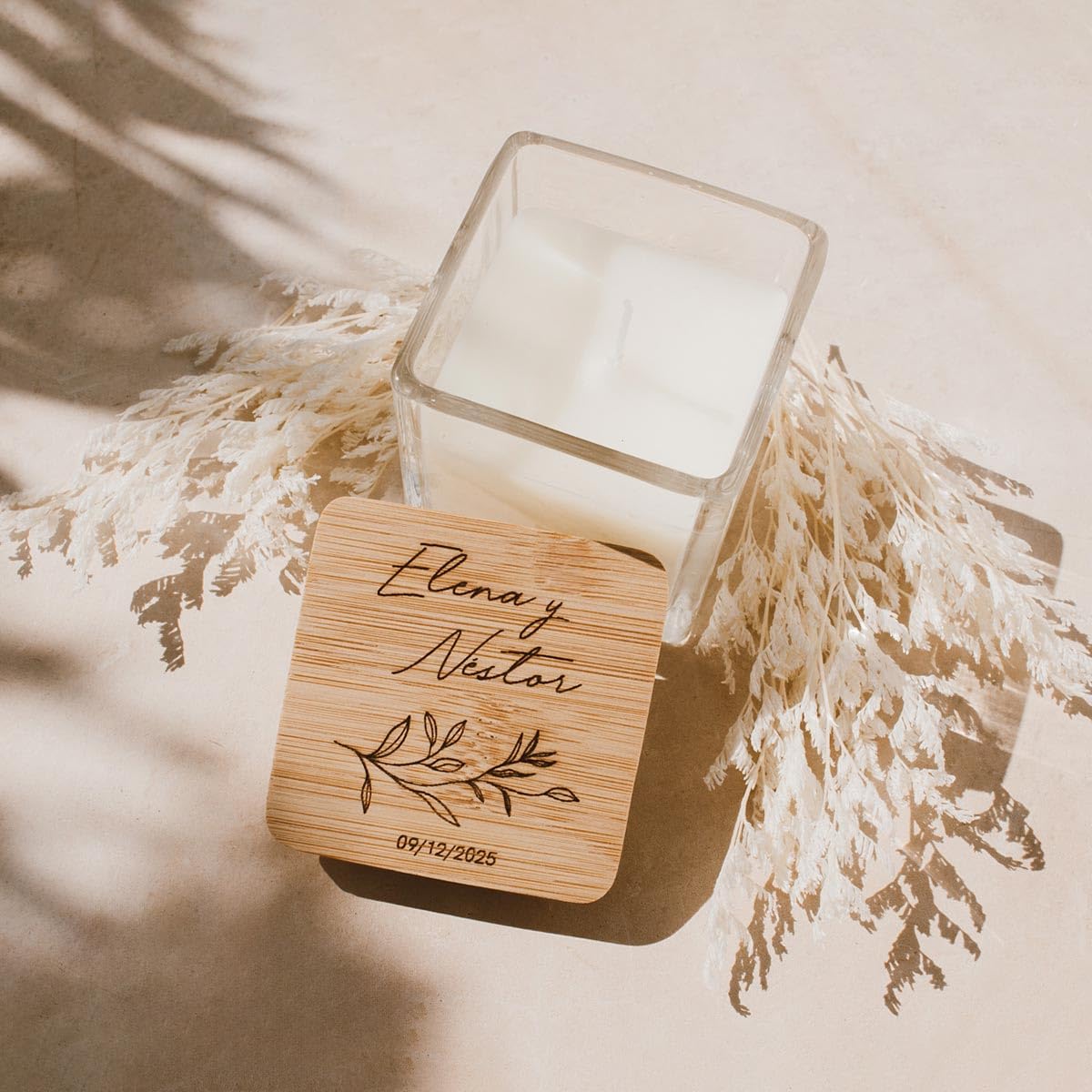 Vela aromática personalizada boda con tapa de madera – Pack de 50 Velas decorativas con nombre y fecha, detalle invitados elegante