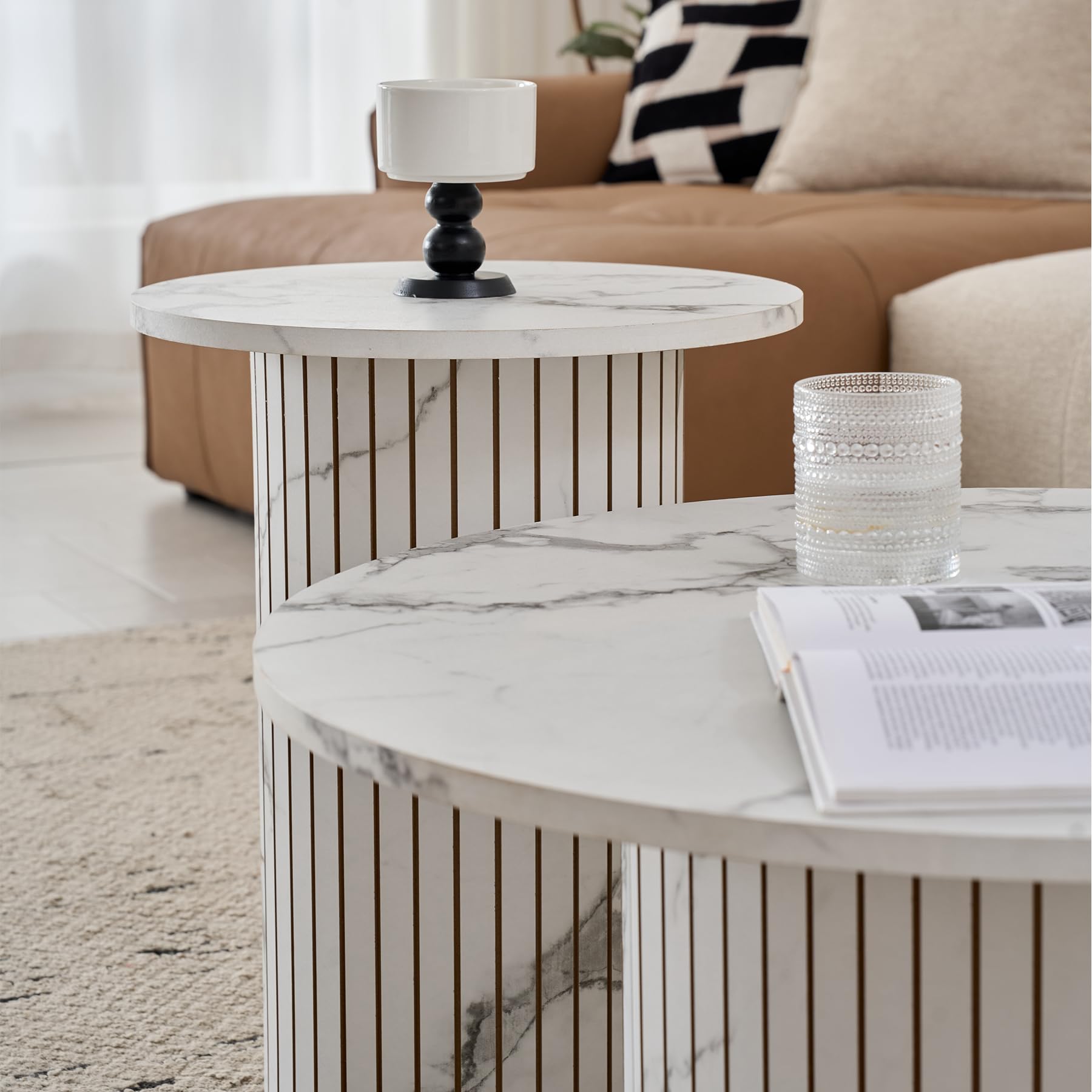 Ensemble de 2 Tables Basses Rondes Gigognes, Table Basse Moderne à Tambour Cannelé pour Salon, Chambre, Balcon et Bureau (Blanc (Grain de marbre))