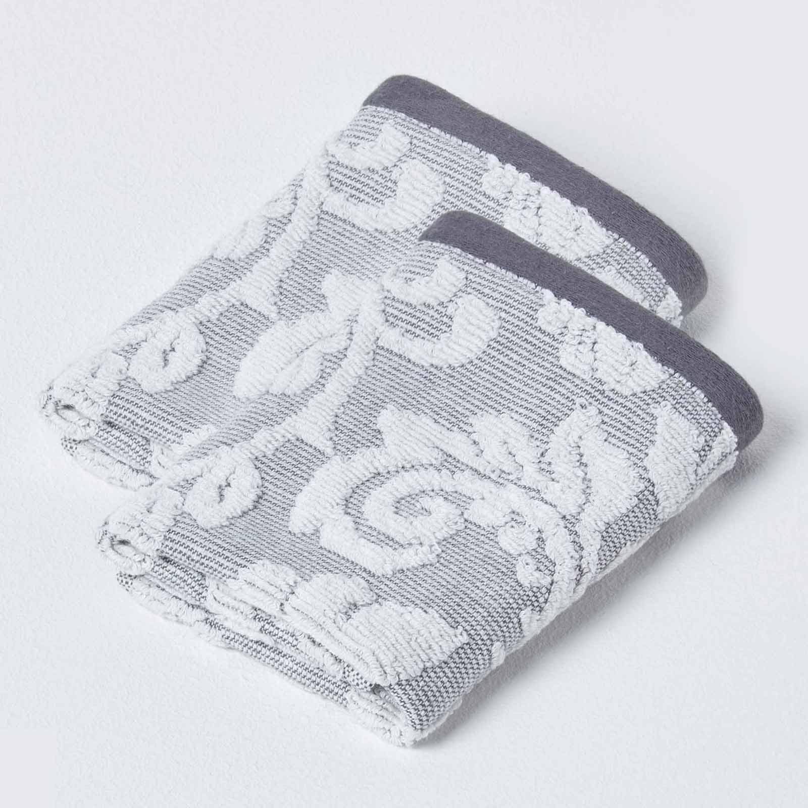 HOMESCAPES Pack of 2 Luxury Silver Grey Face Cloths 100% Turkish Cotton Patterned Wash Cloth Super Soft & Absorbent Extra Thick 600GSM Flannel Ringspun Light Grey Towel with Damask Pattern