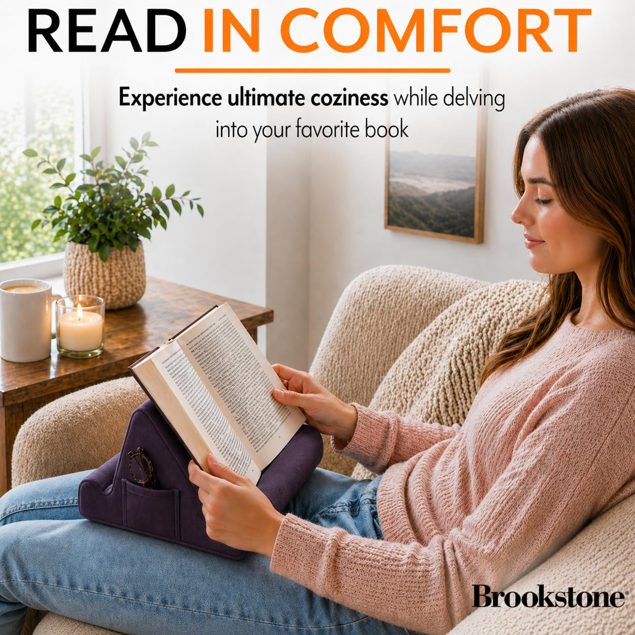 Brookstone, Supporto da scrivania in memory foam per tablet, può contenere telefoni, iPad, lettori di e-book, 2 angoli di visione, 2 tasche laterali per accessori, cuscino porta libri, perfetto per
