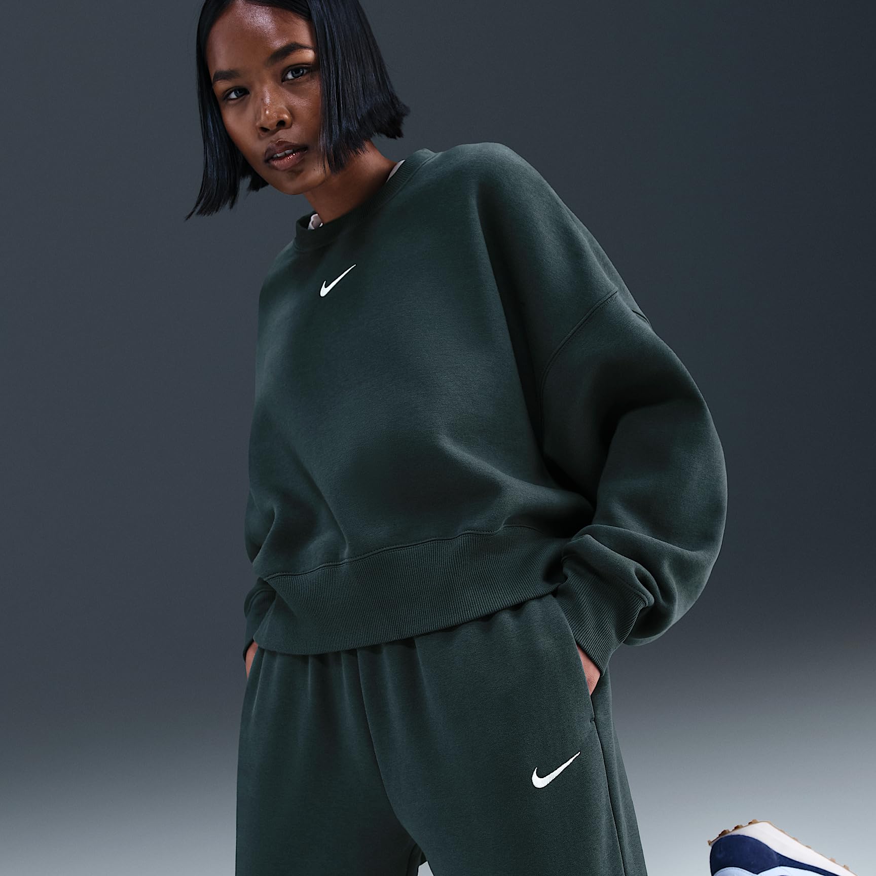 Nike Sportswear Phoenix Fleece Oversize-Trainingshose mit hohem Taillenbund für Damen, FZ5996