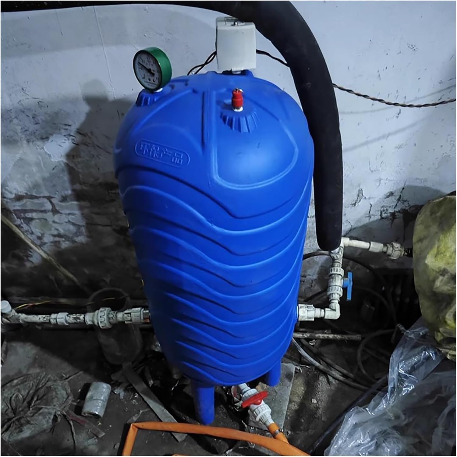 Serbatoio di pressione dell'acqua in PE con manometro e interruttore per stoccaggio verticale e regolazione della pressione