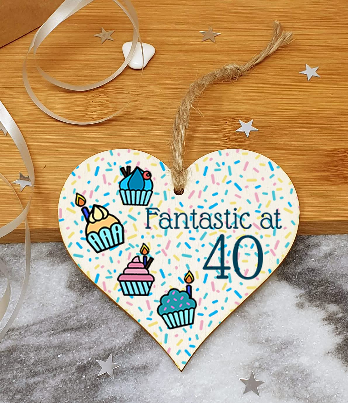 Targa In Legno A Forma Di Cuore Con Pinguino E Scritta 'Fantastico A 40', Decorazione Da Appendere, Regalo Alternativo Per Compleanno