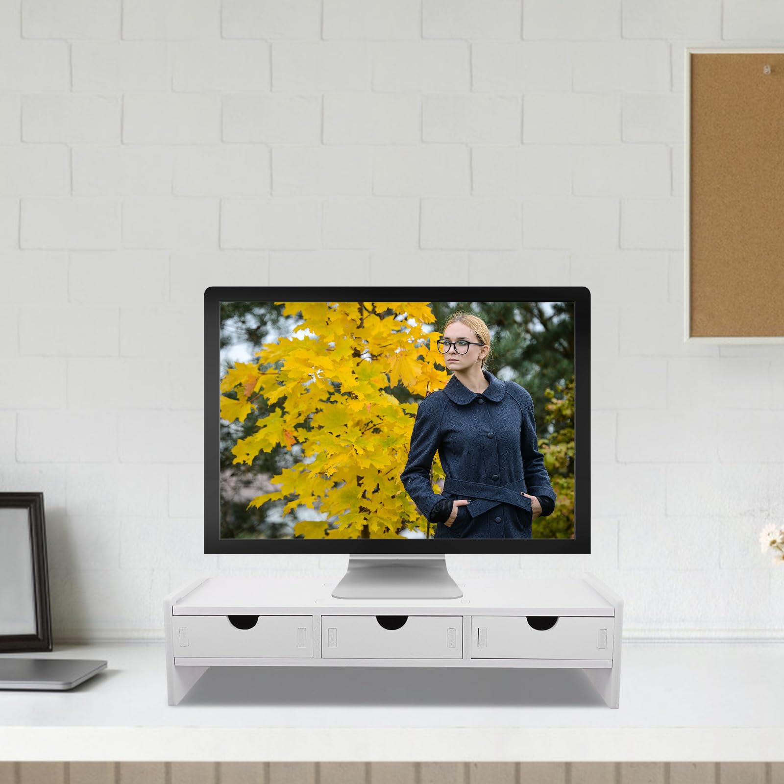 Supporto per Monitor Bianco in PVC Tre Cassetti per Aumentare Altezza Display e Organizzare Scrivania, per Ufficio e Postazioni Computer