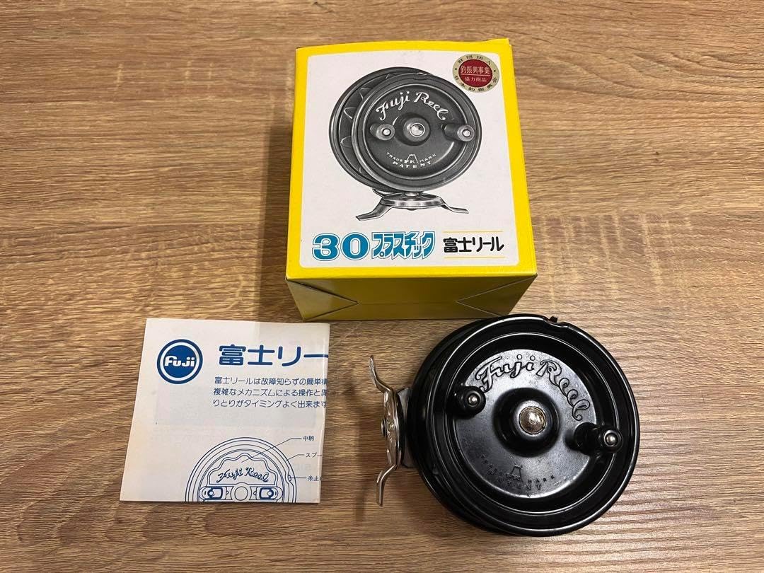 ビカビカ ベイトリール ギヤ比7.2 巨鰭王ベイトリールEQM200右 送料
