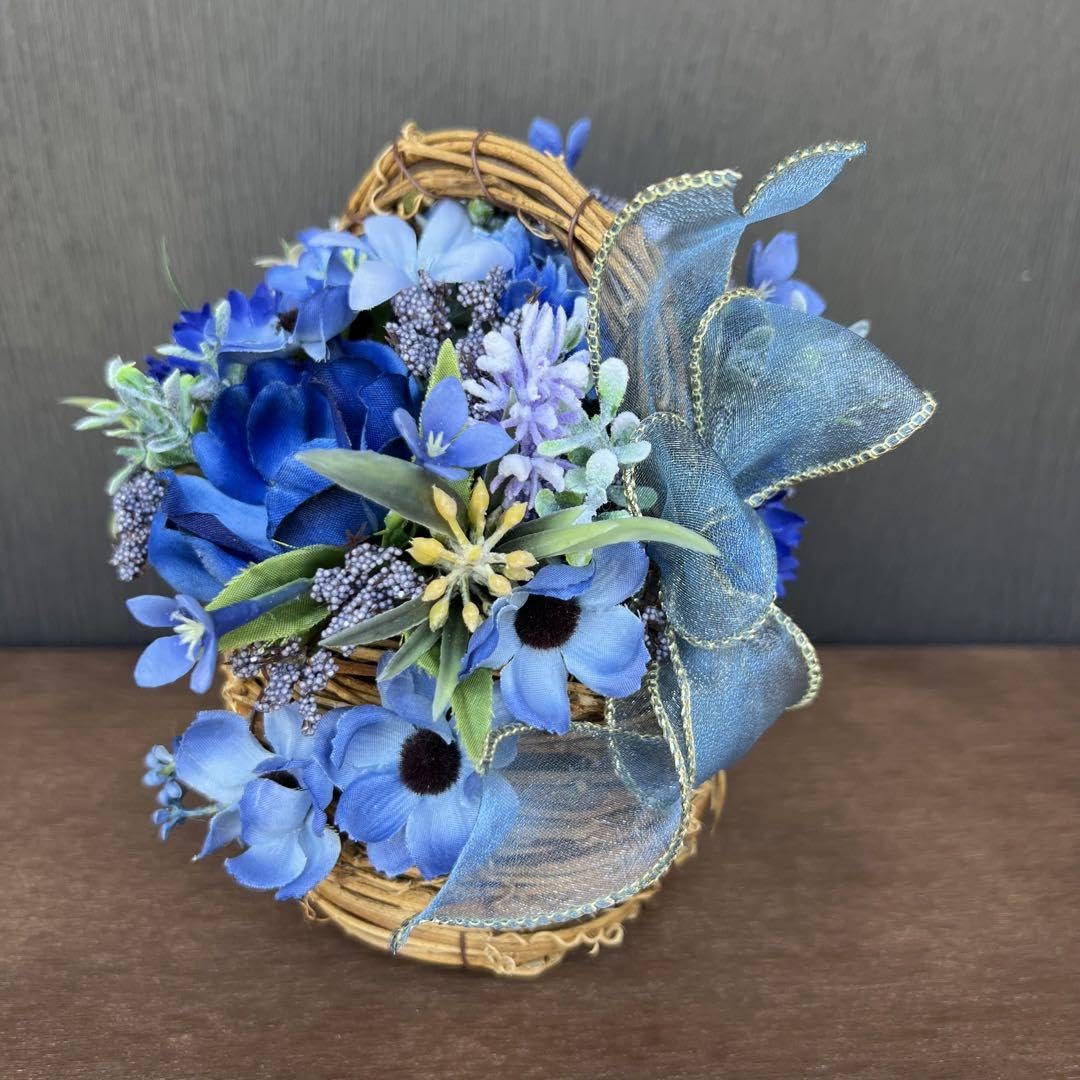 Amazon.co.jp: 彩り花壇涼しげブルーの花籠籠アレンジフラワーアレンジ  