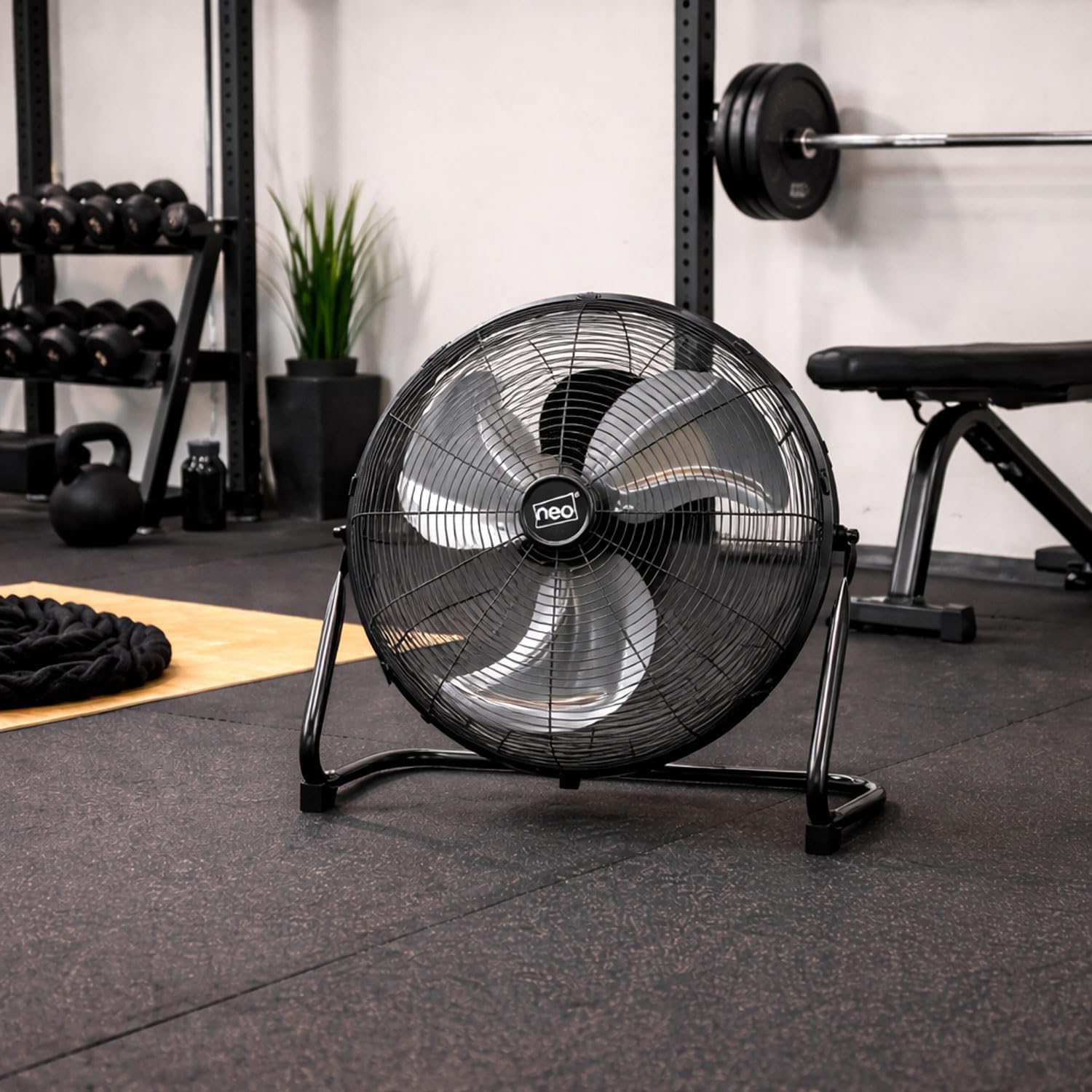 Ventilador de gimnasio industrial silencioso de acero cromado de alta velocidad de 3 velocidades, cabezal ajustable, cable de 1,8 m, motor de cobre, color negro