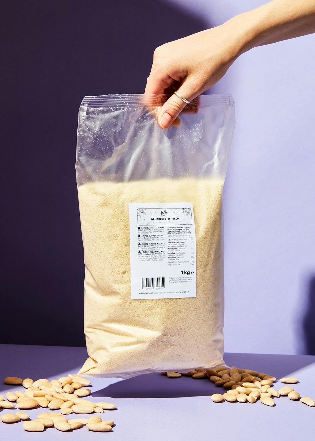 KoRo - Farina di mandorle sbollentate 1 kg - 100% mandorle - macinate e pronte all'uso - confezione risparmio