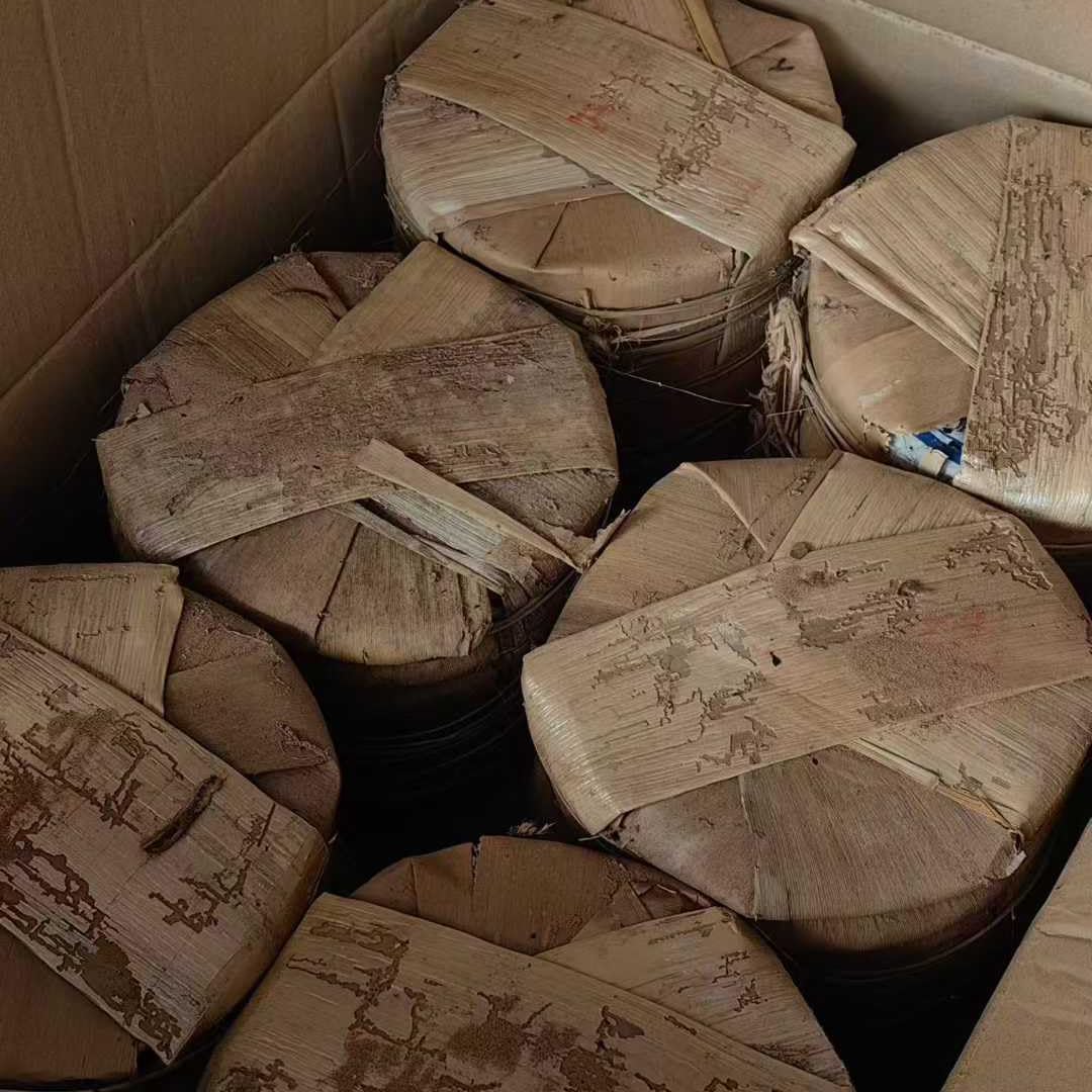 Song Pin Hao 2000 Yiwu Zheng Shan Round Raw Puer Cake, 357g