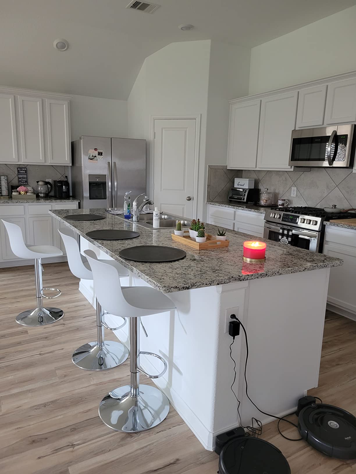 27/mo Finance Sidanli White Adjustable Swivel Counter Bar Stool