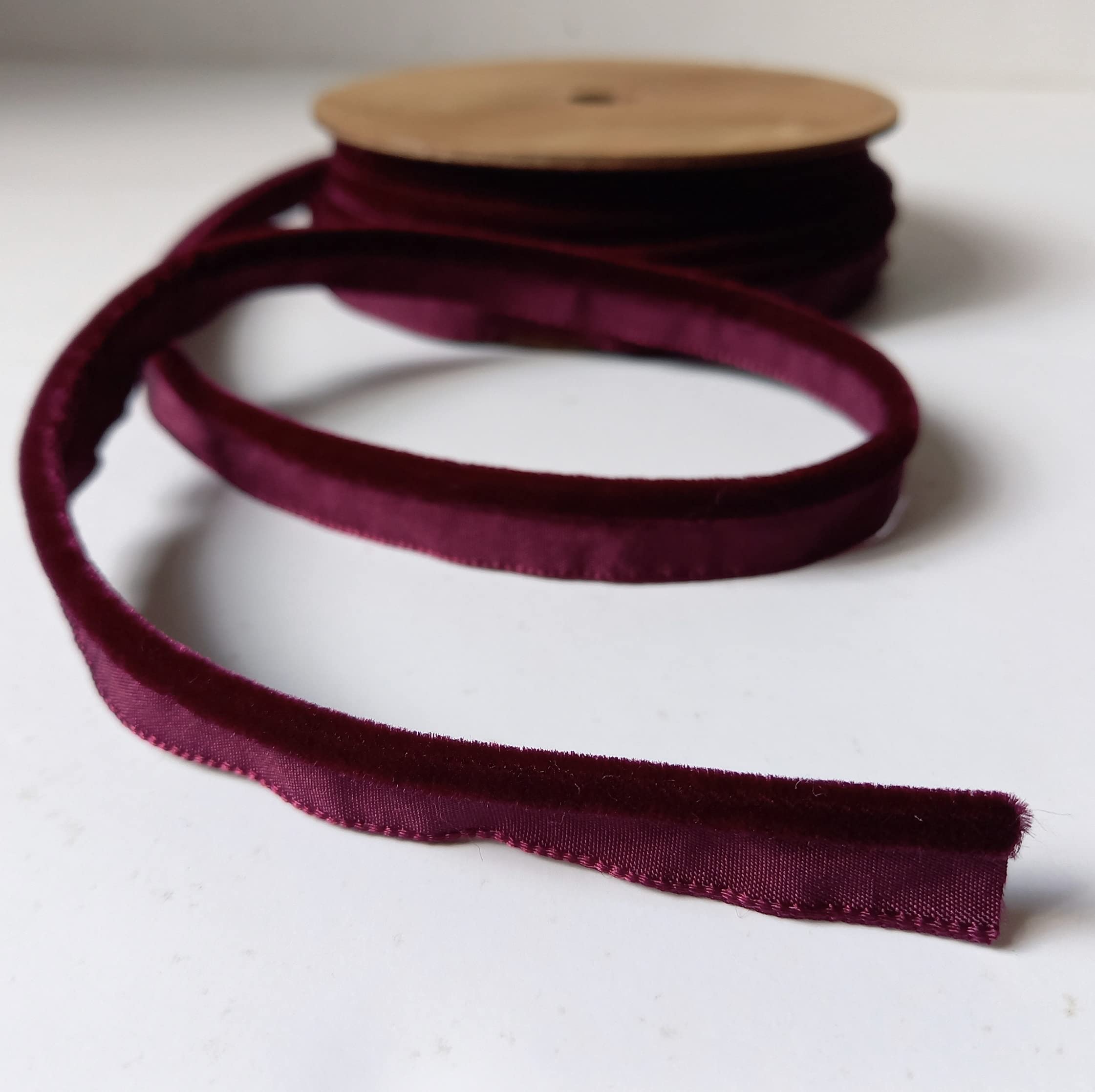 On Trend Fabrics Burgundy Velvet Insert Piping Cord 5Mm Diameter – Sold By The Metre ( Dark Red)