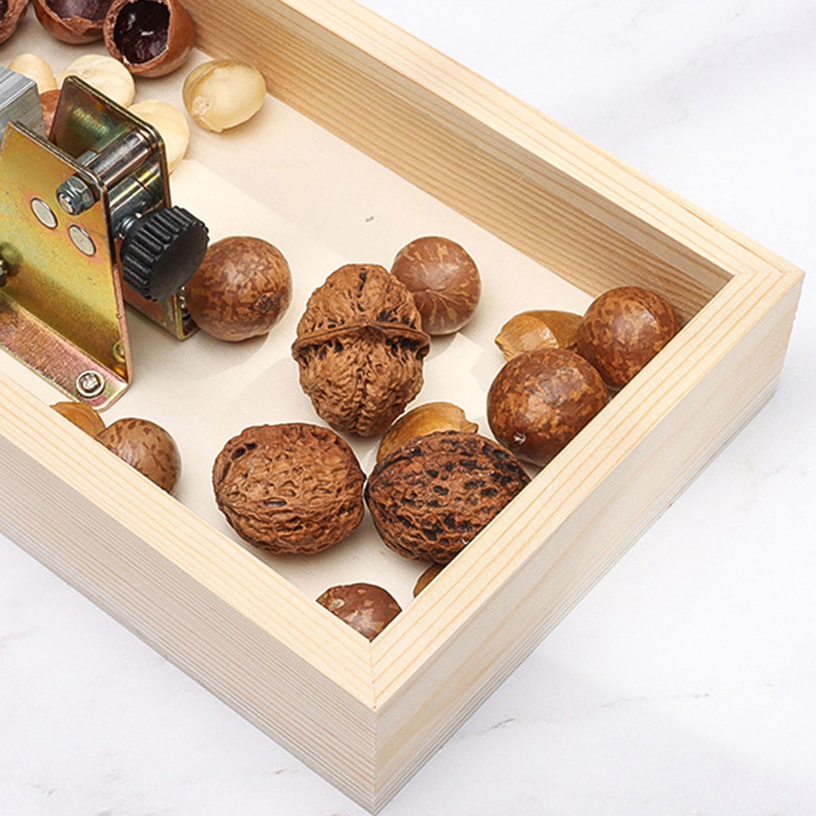 Casse-Noix en métal avec Bords Lisses, Base en Bois, Dispositif de décorticage Polyvalent pour Divers ustensiles de Cuisine, Casse-Noix Pratiques pour Noix, Noix de Macadamia