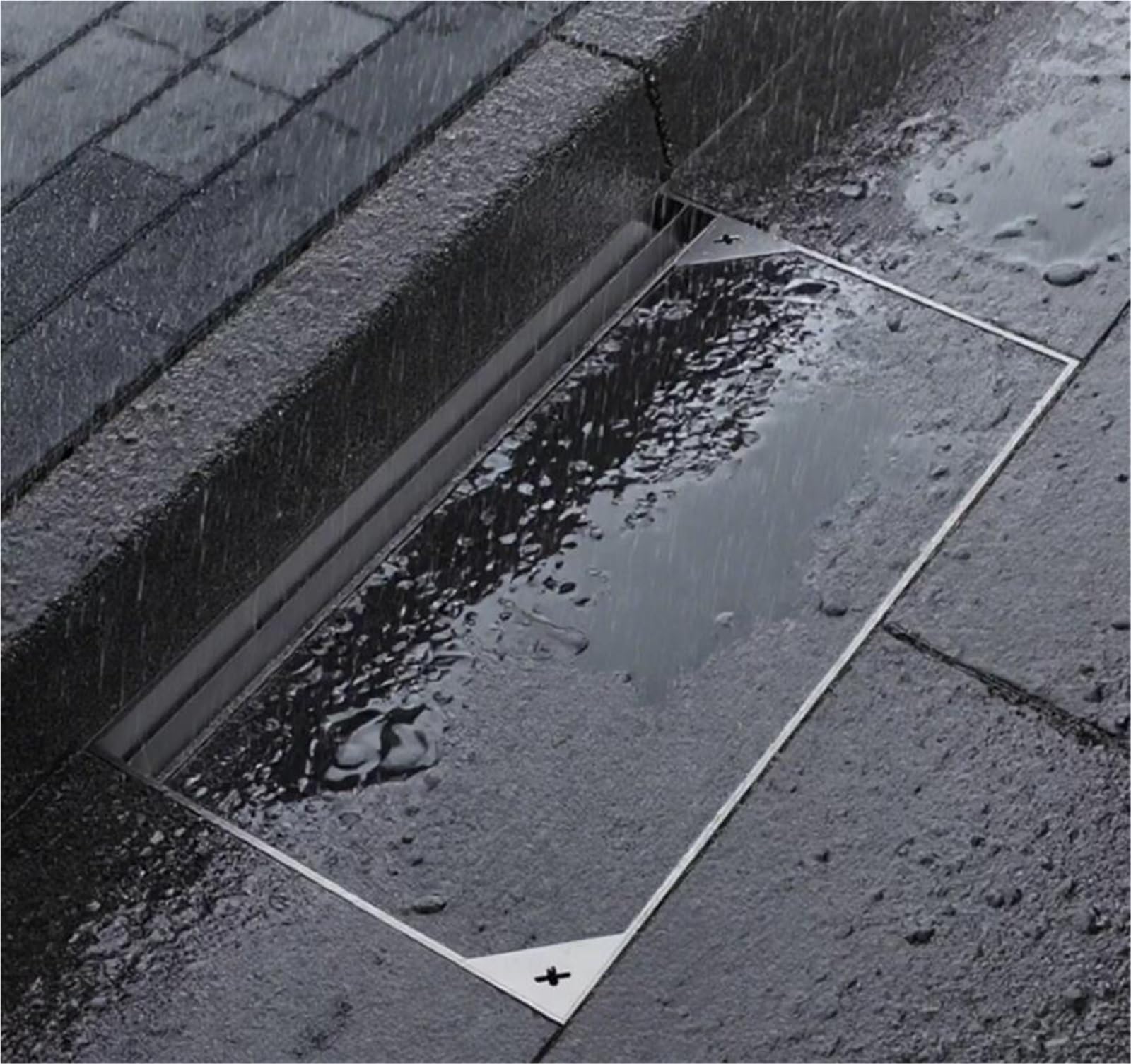 Ciężka pokrywa włazu 350 x 350 mm z kratką e D i pokrywą szamba 350 x 350 mm płyta dostępu do pompy ściekowej i zastosowań kanalizacyjnych