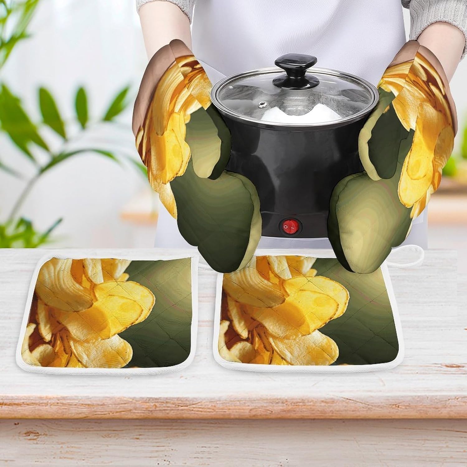 4-Piece Oven Mitts and Pot Holders Set Potato Chips Printed Heat-Resistant Polyester Kitchen Gloves and Potholders Comfortable & Durable for Cooking Baking and Grilling