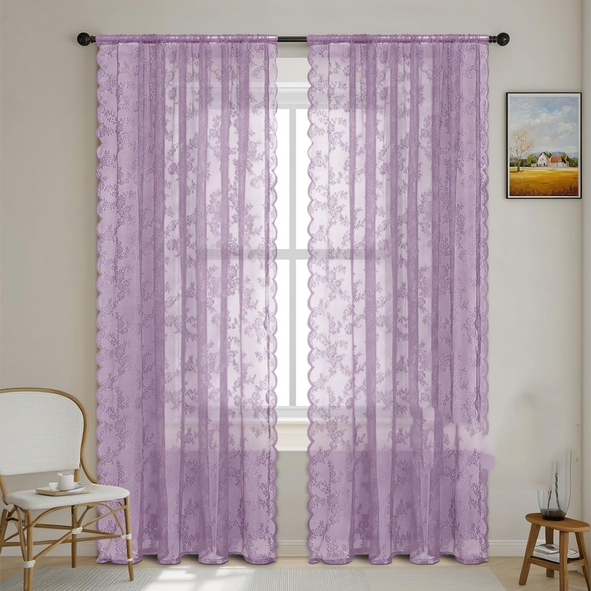 Cortinas semitransparentes con caída y cenefa morada para ventanas de sala