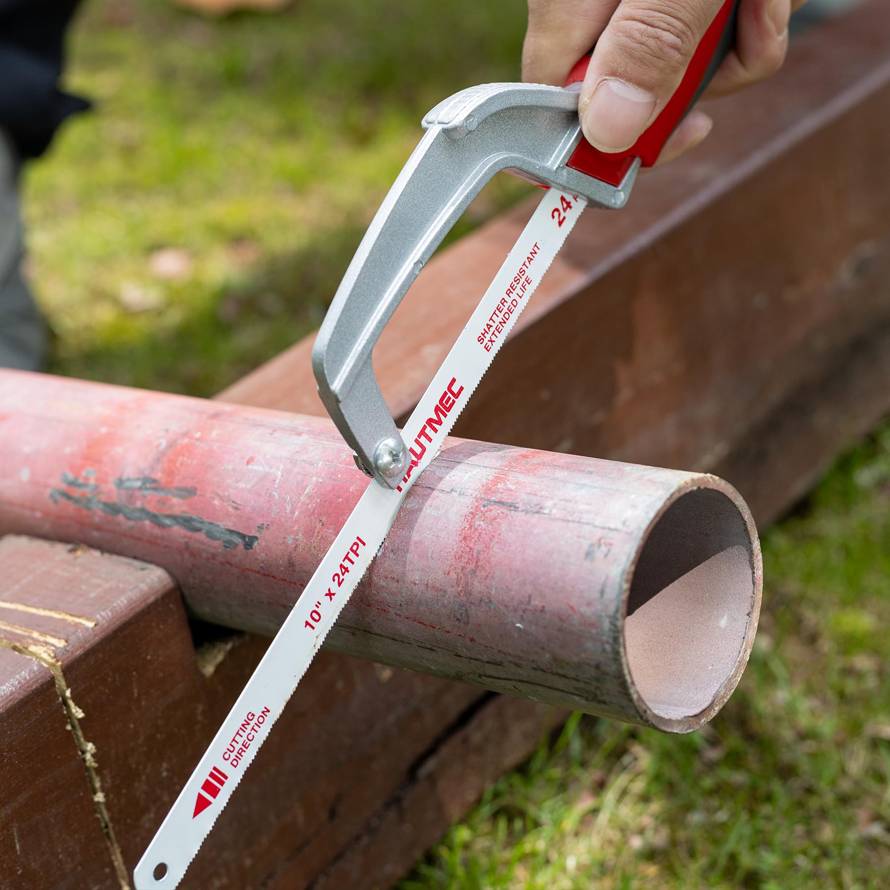 HAUTMEC Scie à métaux compacte 250 mm Junior avec lame bimétallique HSS - Cadre en aluminium léger - Petite scie à main pour couper le métal, le plastique, le PVC et le bois - Idéale pour les espaces