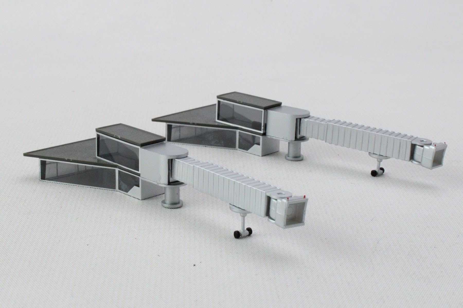 Herpa Wings Scenix 520553 - Grembiule per aeroporto, stazioni d'imbarco, Scala 1/500