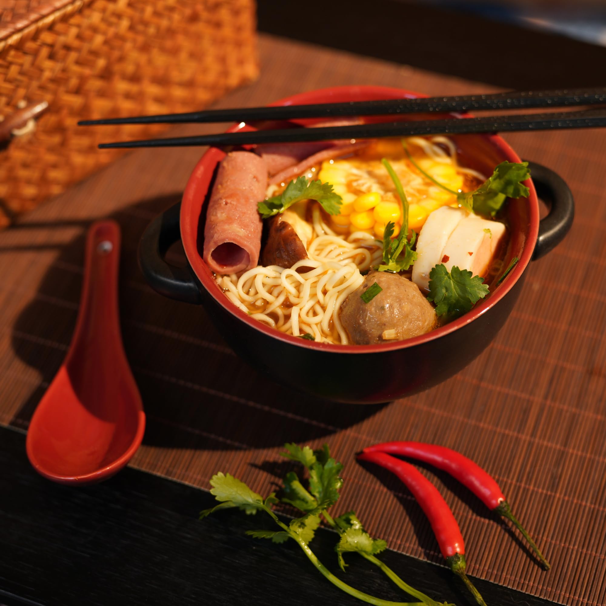 Japanische Ramenschüssel mit Essstäbchen und Suppenlöffeln, rotes Geschirr-Set für Geschenke, vielseitige Keramik-Suppenschalen für Reis, Miso, Pho, Udon-Nudeln und Instant-Ramen, große