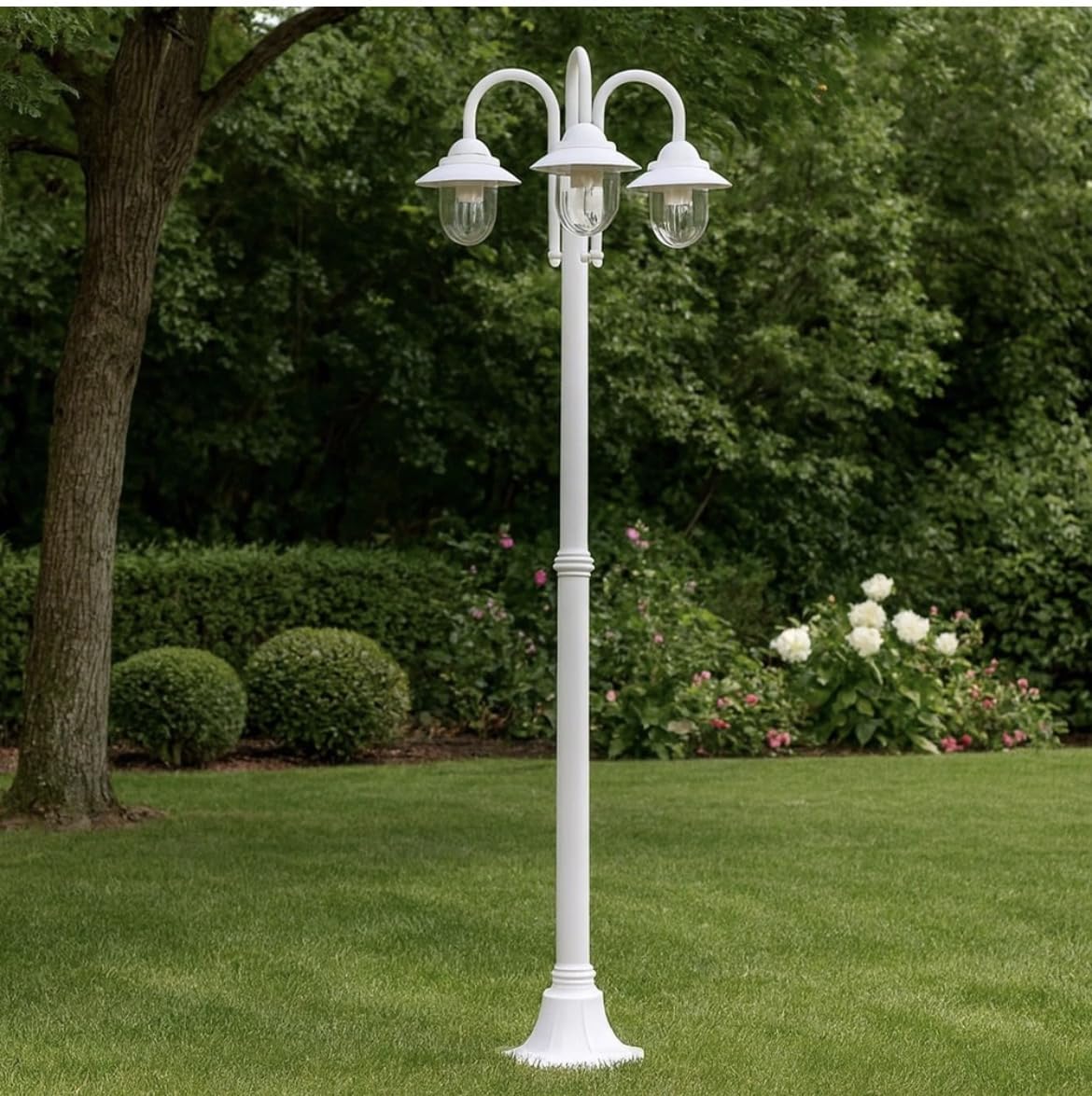 Partenopea Lampione da giardino classico a 3 luci con attacco E27, lanterna da esterno in alluminio IP54, ideale per vialetti, parchi, ingressi e strutture ricettive (Bianco)