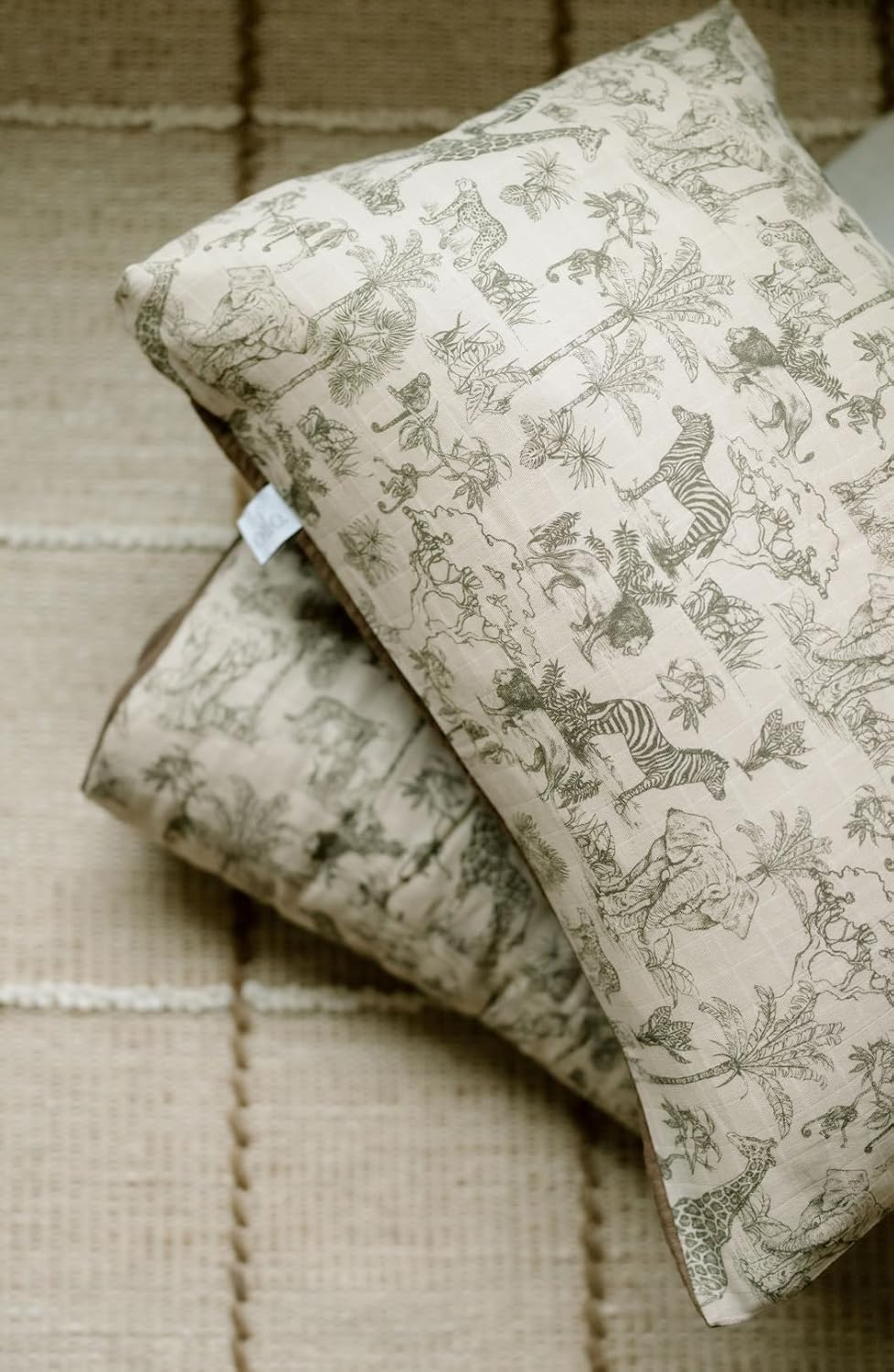 Oilo Safari Crib Quilt & Sham Set – Premium 5‑Layer Organic Cotton Muslin, Lightweight & Breathable Toddler Bed Quilt, Reversible Safari Animal Nursery Bedding (45x60)