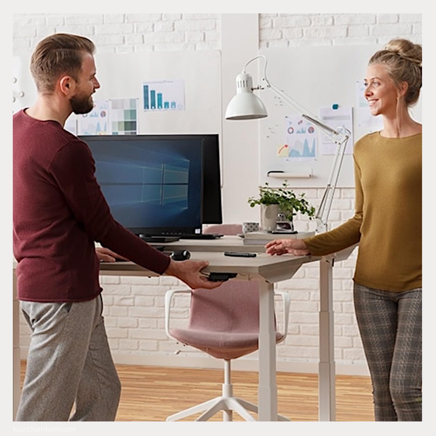 Linak Desk Panel DPG1C02 | Smarte Steuerung für höhenverstellbare Schreibtische | Bluetooth & LED-Anzeige | Ergonomisches Bedienelement mit Auf/Ab-Tasten | Einfache Montage | Modernes Design für Büro