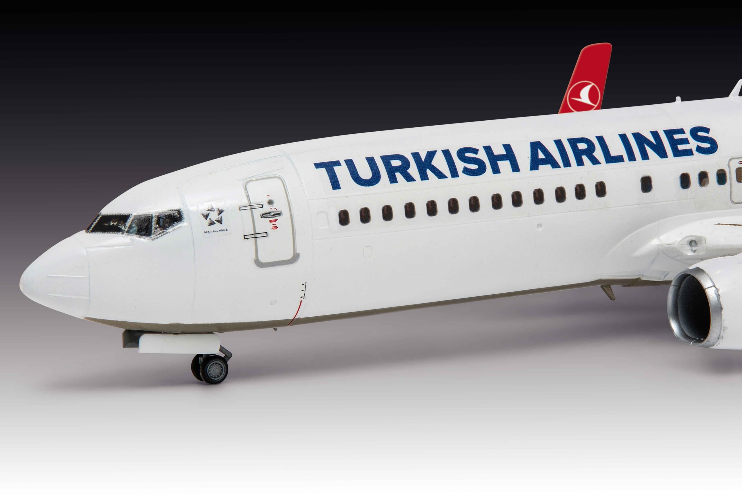 Amazon.co.jp: ドイツレベル 1/144 ボーイング 737-800 トルコ航空