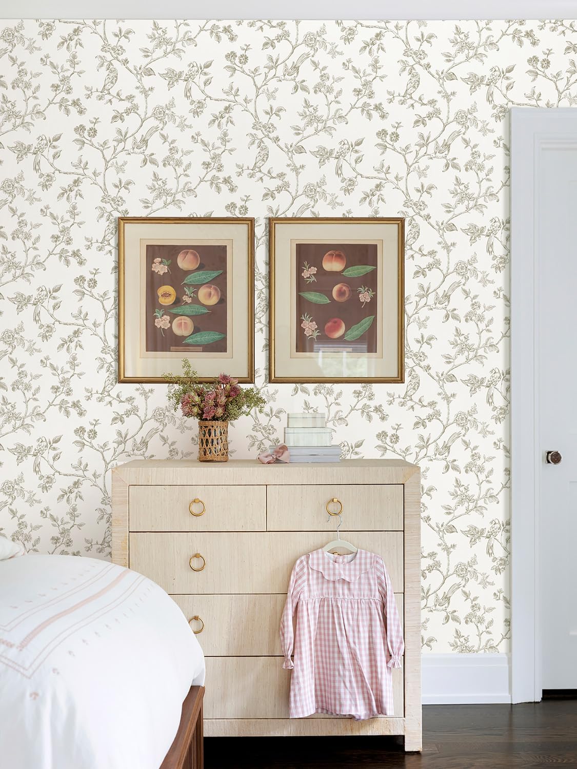 Orainege Beige and White Floral Wallpaper Peel and Stick Wallpaper 16.9"x393.7" Vintage Floral Peel and Stick Wall Paper Removable Boho Self Adhesive Contact Paper for Bedroom Bathroom Decor