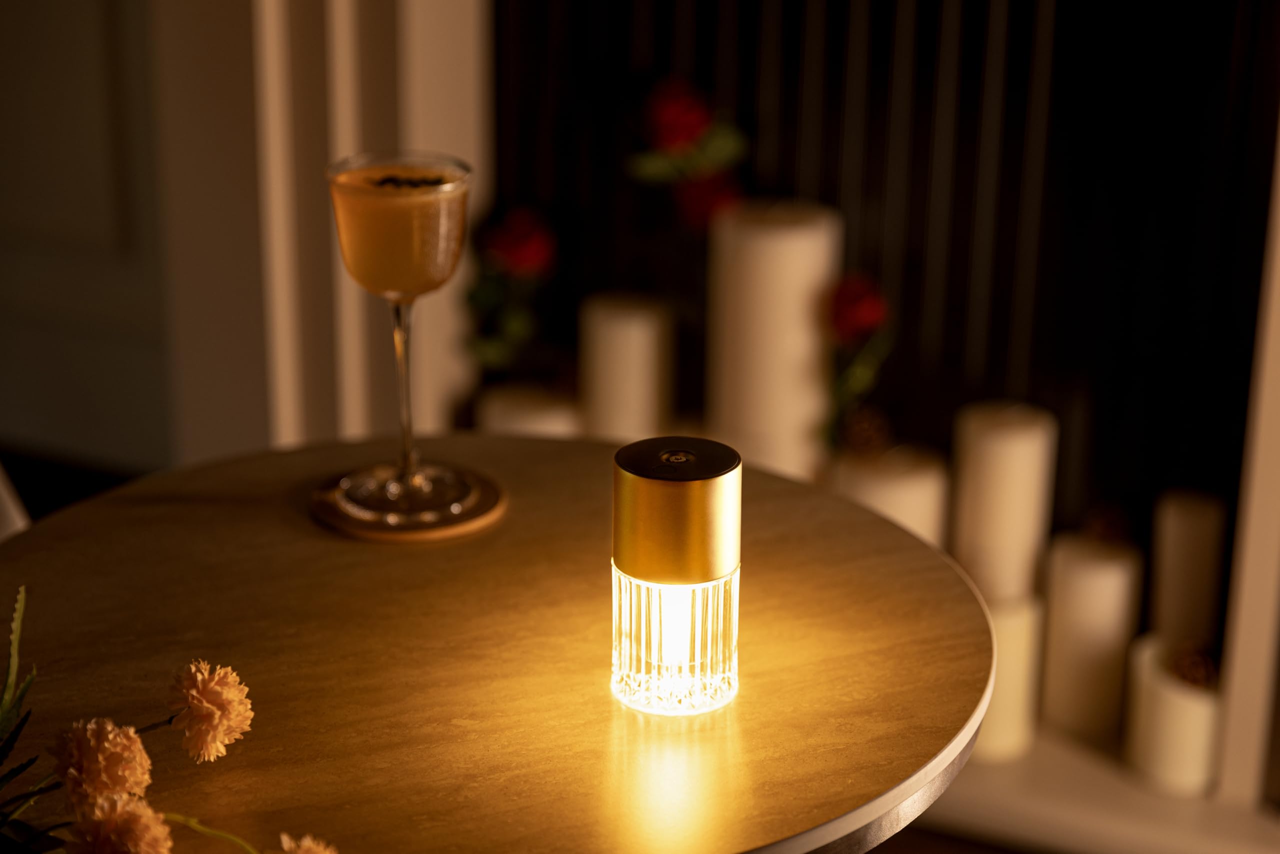 BOLD Kristy 3er Pack LED Akku Tischlampe Dimmbar Messing - Warmweiß | Kabellose Dekoleuchten mit Ladestation, USB, IP44 Spritzschutz für Außen & Innen, 10h Laufzeit & 1200mAh Akku, 60 Lumen