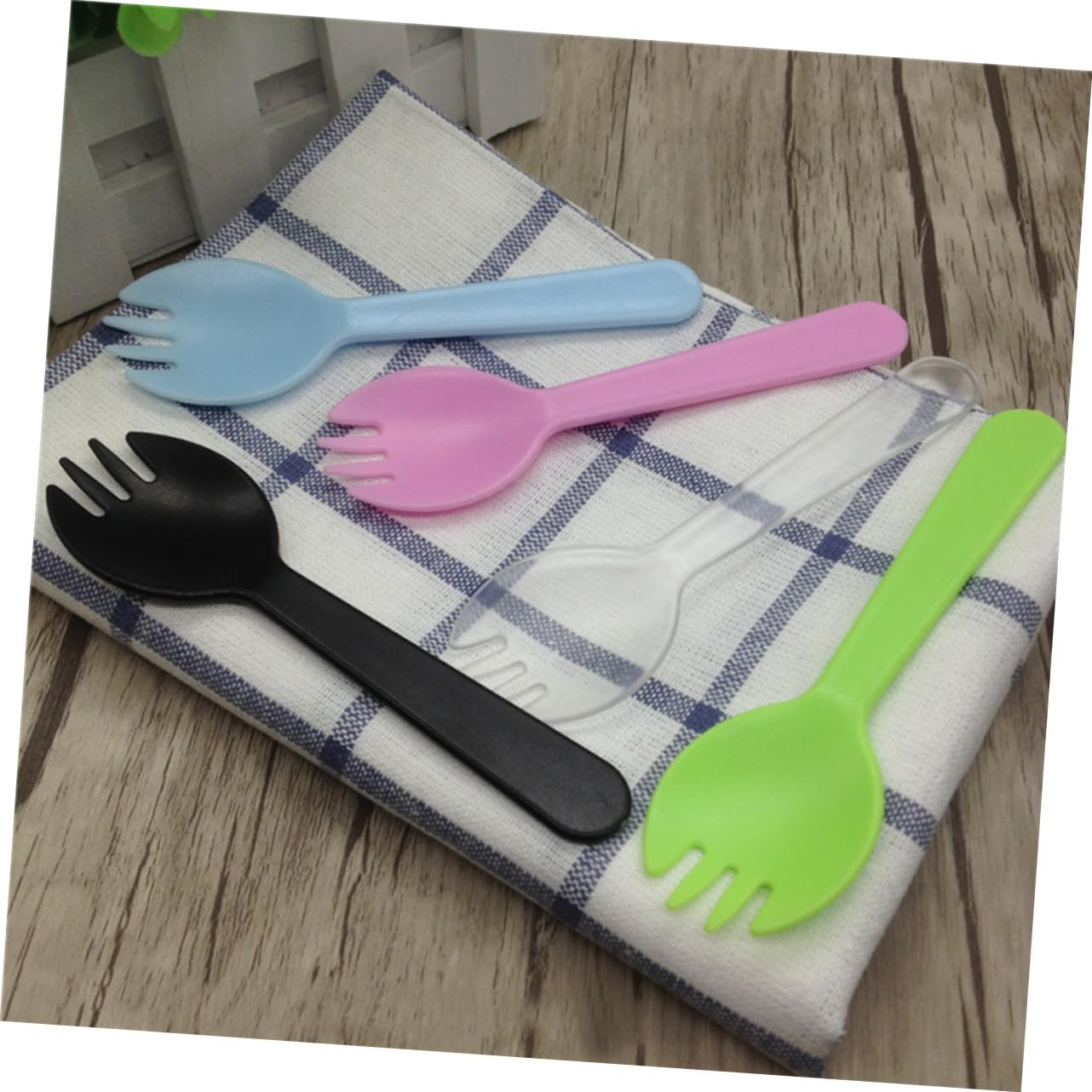 BEBEMOKO 100pcs 2-in-1 Plastic Sporks Spoons Mini Forks for Ice Cream Tableware for Dessert Appetizer Fruit Salad