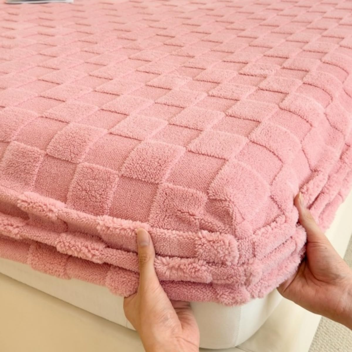 Mateju Checkered Jacquard Fleece Fitted Sheet, Solid Color Soft Thick Plush Winter Warm Bed Sheets with Stretch Deep Pocket, Mattress Protector Cover for Single Double Bed (Pink,180x200cm)