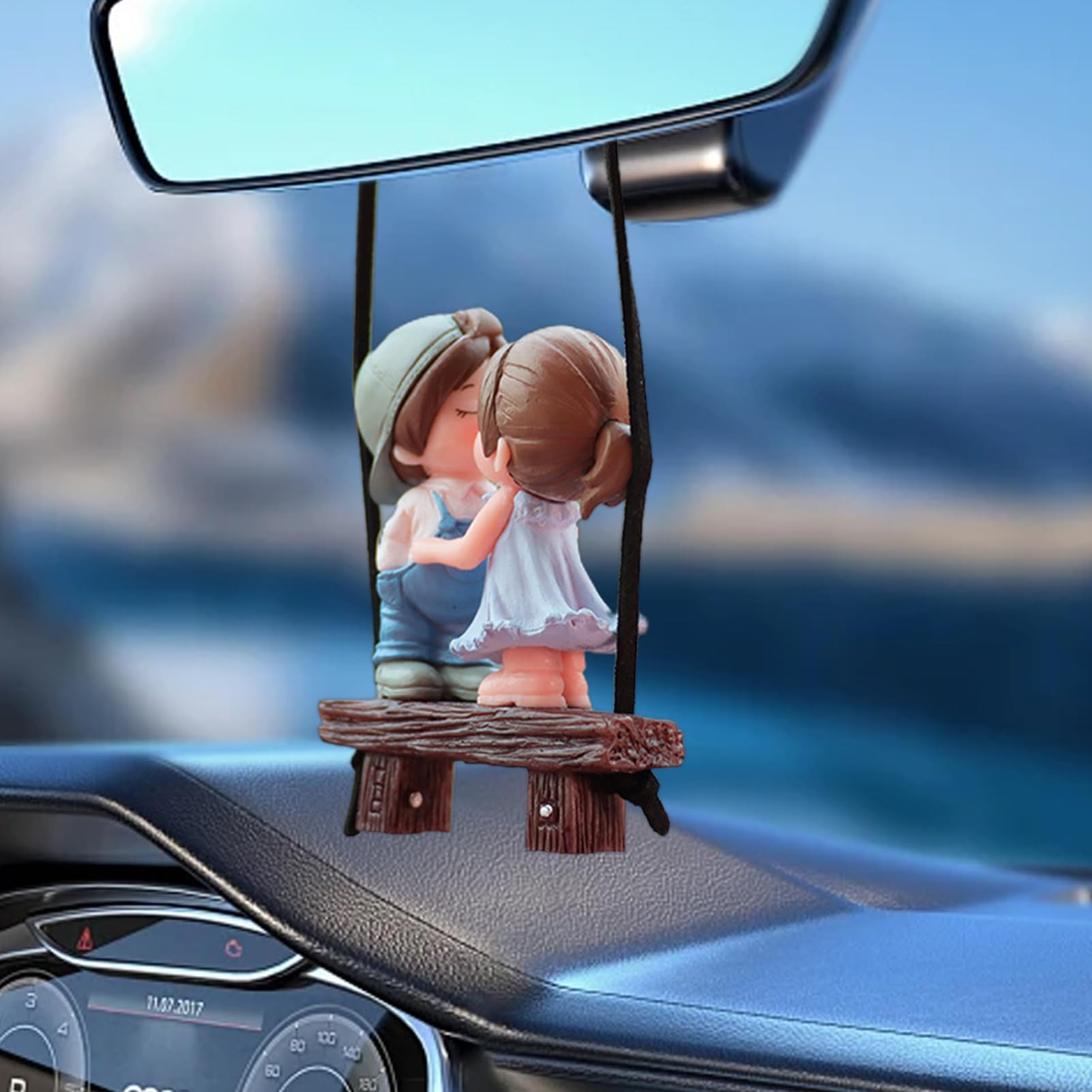 Coppia di ornamenti per auto, simpatica statuetta per specchietto retrovisore, romantica decorazione per amanti delle altalene, accessorio da cruscotto regalo per lei o lui, grazioso ciondolo per auto