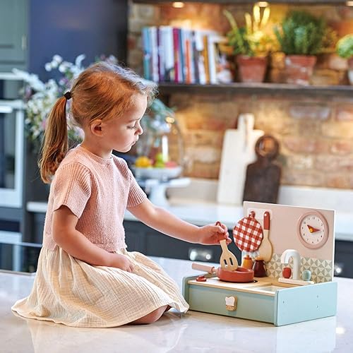 Miniatura 3 de Tender Leaf Toys - Cocina Mini Chef - Cocina de madera portátil plegable con accesorios para cocinar de simulación - Desarrolla habilidades