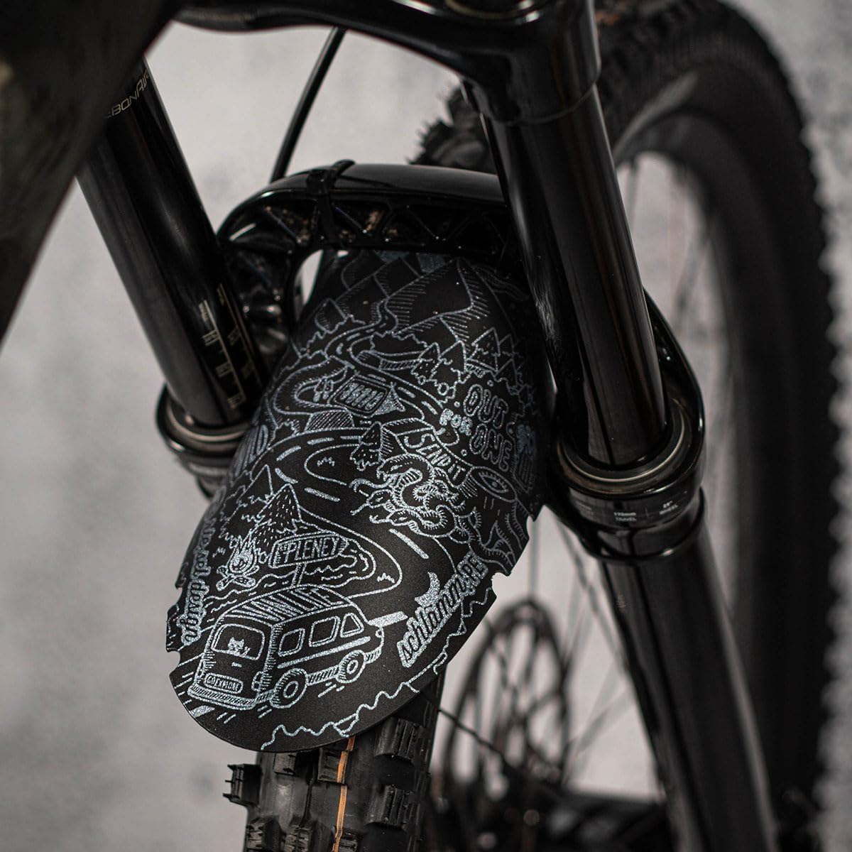 Riesel Design - Front Bike Fender for Face and Suspension Fork Protection - Secure Fit, for Enduro, Trail, All Mountain, Cross Country, Freeride, Downhill or E-MTB - Schlamm:PE