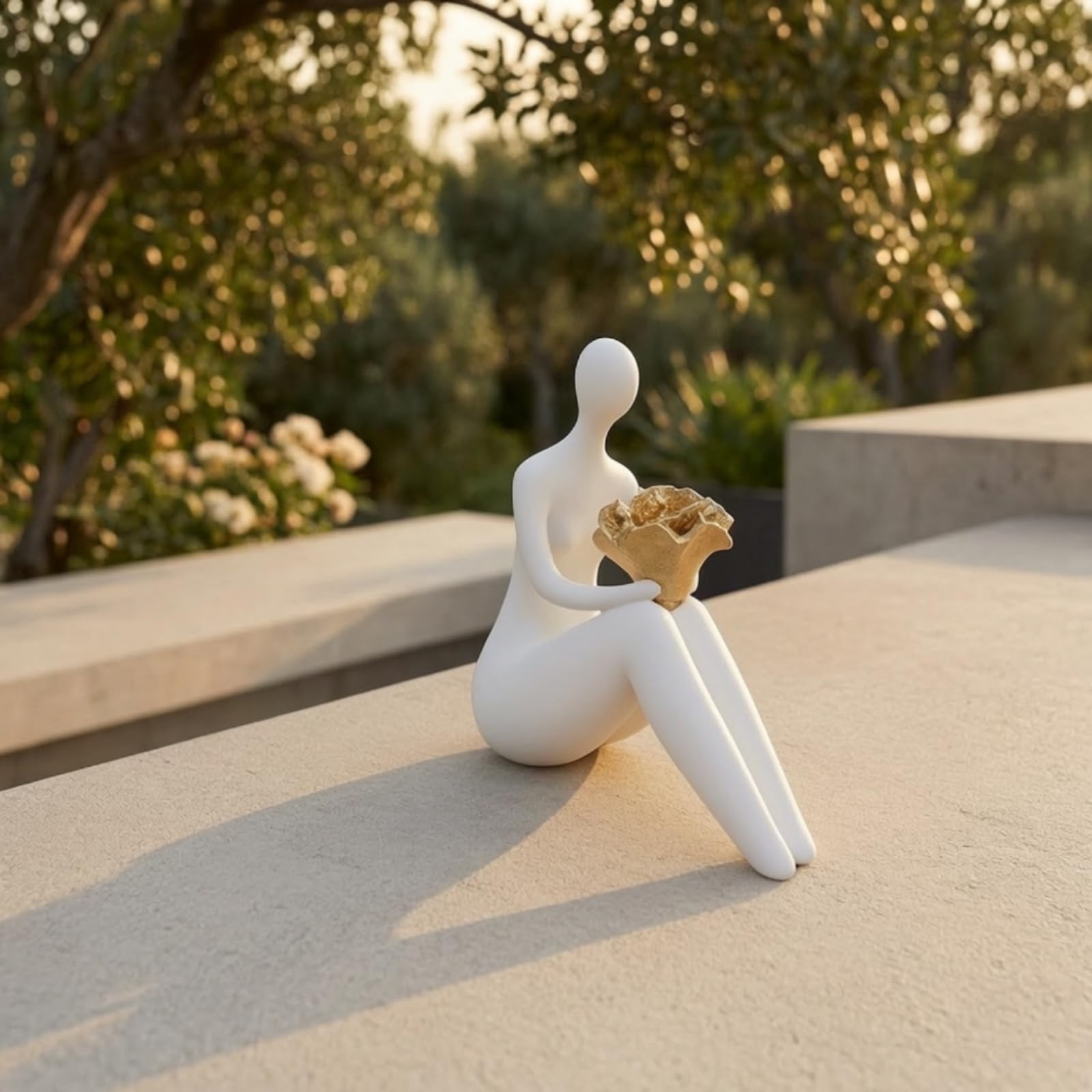 LOVIVER Escultura Figura Estatua Decorativa Adorno Moderno Figura Sentada en Resina con Detalle Dorado Acabado Huevo Adecuada para Sala de Estar Recibidor
