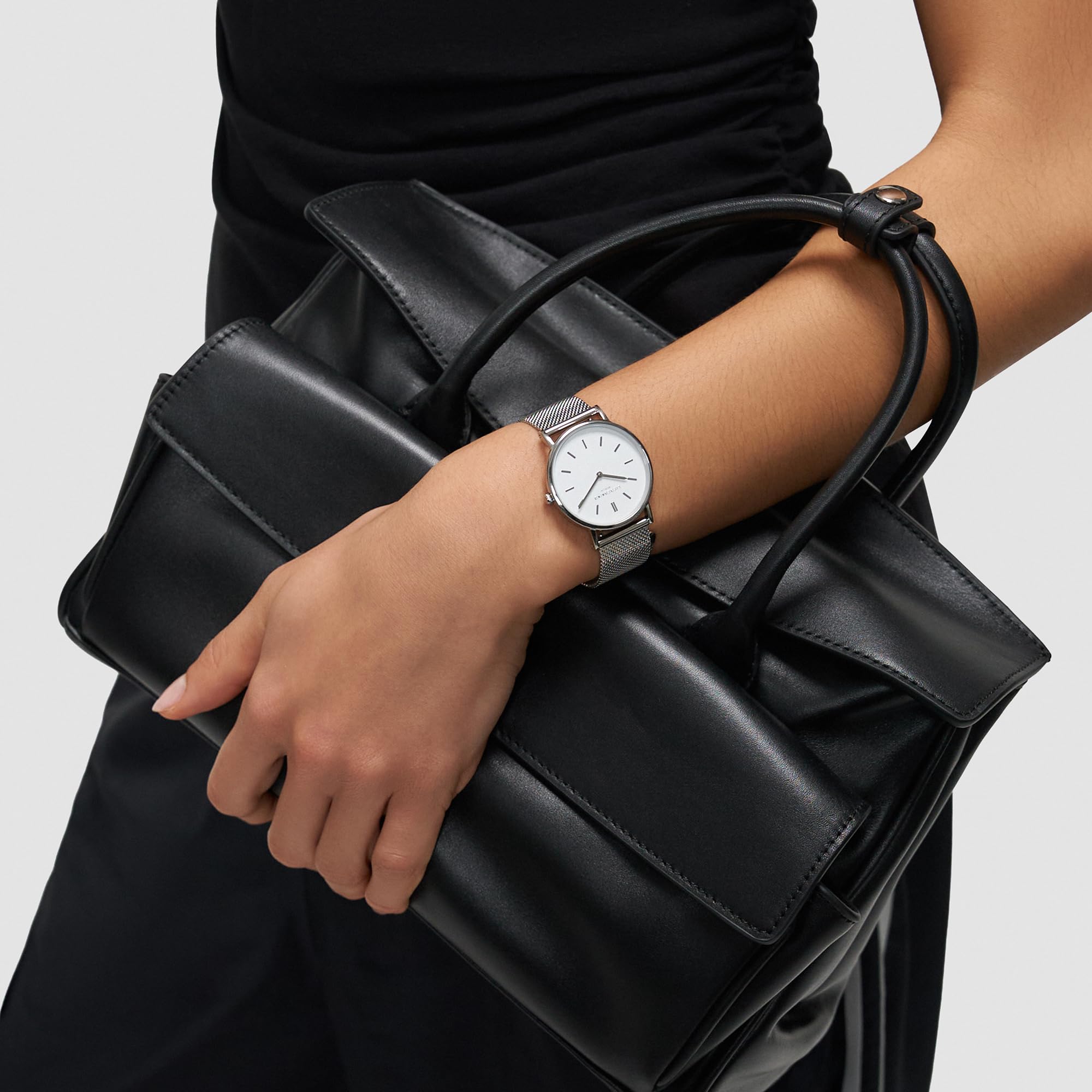 Liebeskind Berlin Damenuhr – Runde Quarzuhr 34 mm – Mesharmband – 5 ATM wasserdicht – Elegant – Silber/Weiß