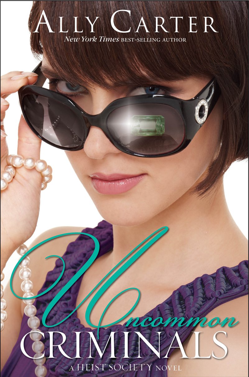 Uncommon Criminals (Heist Society Book 2)