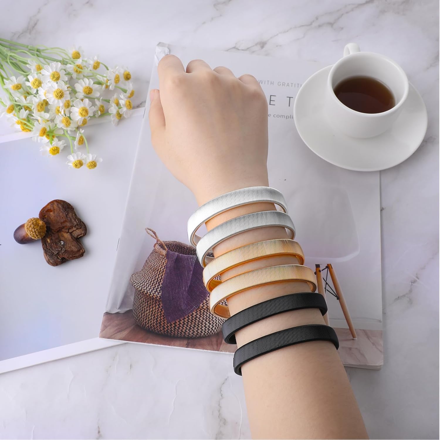 Psyqtsuary 8 Pcs Sleeve Garters for Women Shirt Sleeve Holders Stretchy Metal Armbands, Anti-Slip Elastic Shirt Sleeves Holders Fixing Long Sleeves for Band Stretch Garters for Men Women