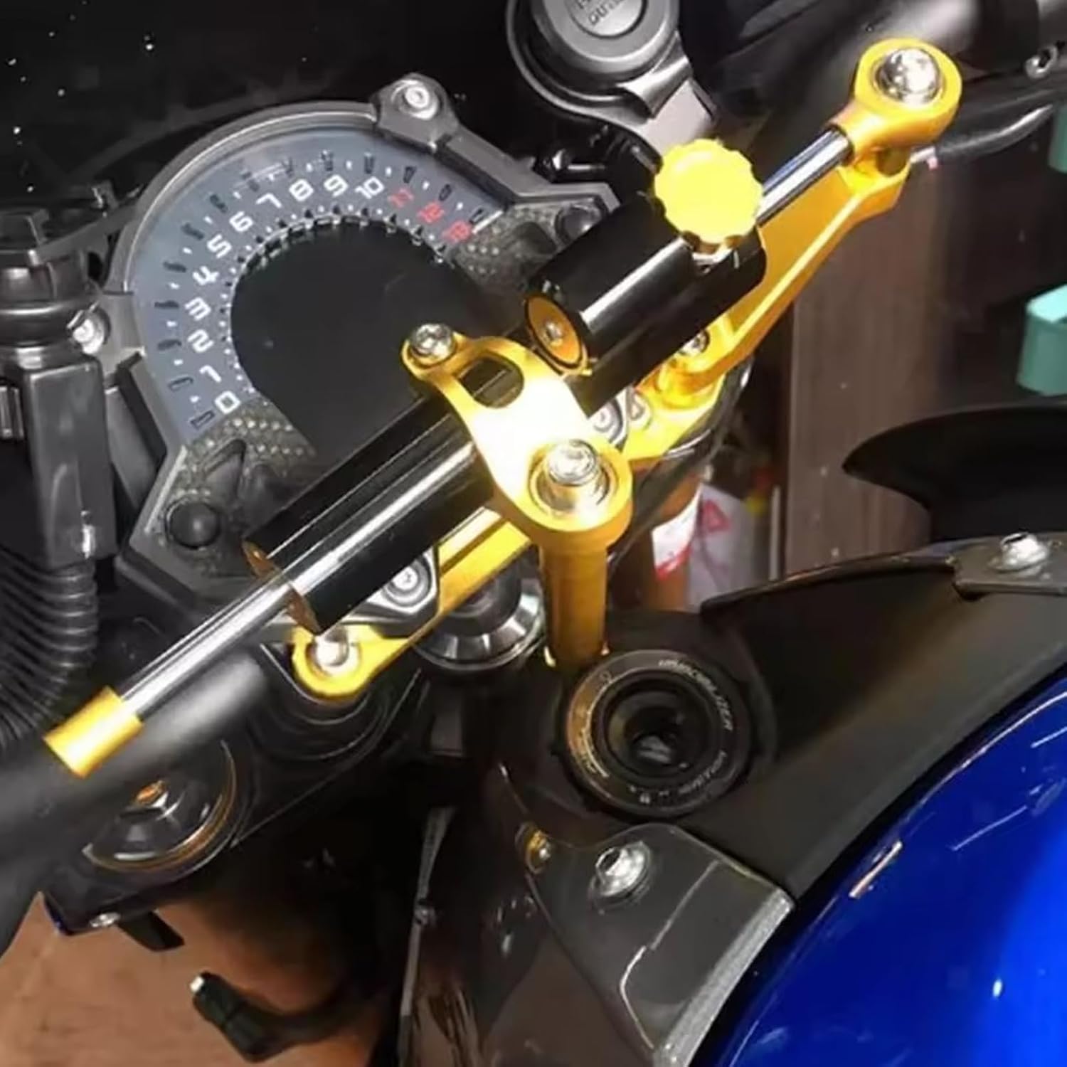 Fits for Kawasaki Z750 Z800 Z900 Z1000 ER6N ZX-6R Motorcycle Steering Damper Stabilize Safety Control Kit Compatible with BMW Motorcycle Universal Accessory Carbon Fiber (Carbon fiber)