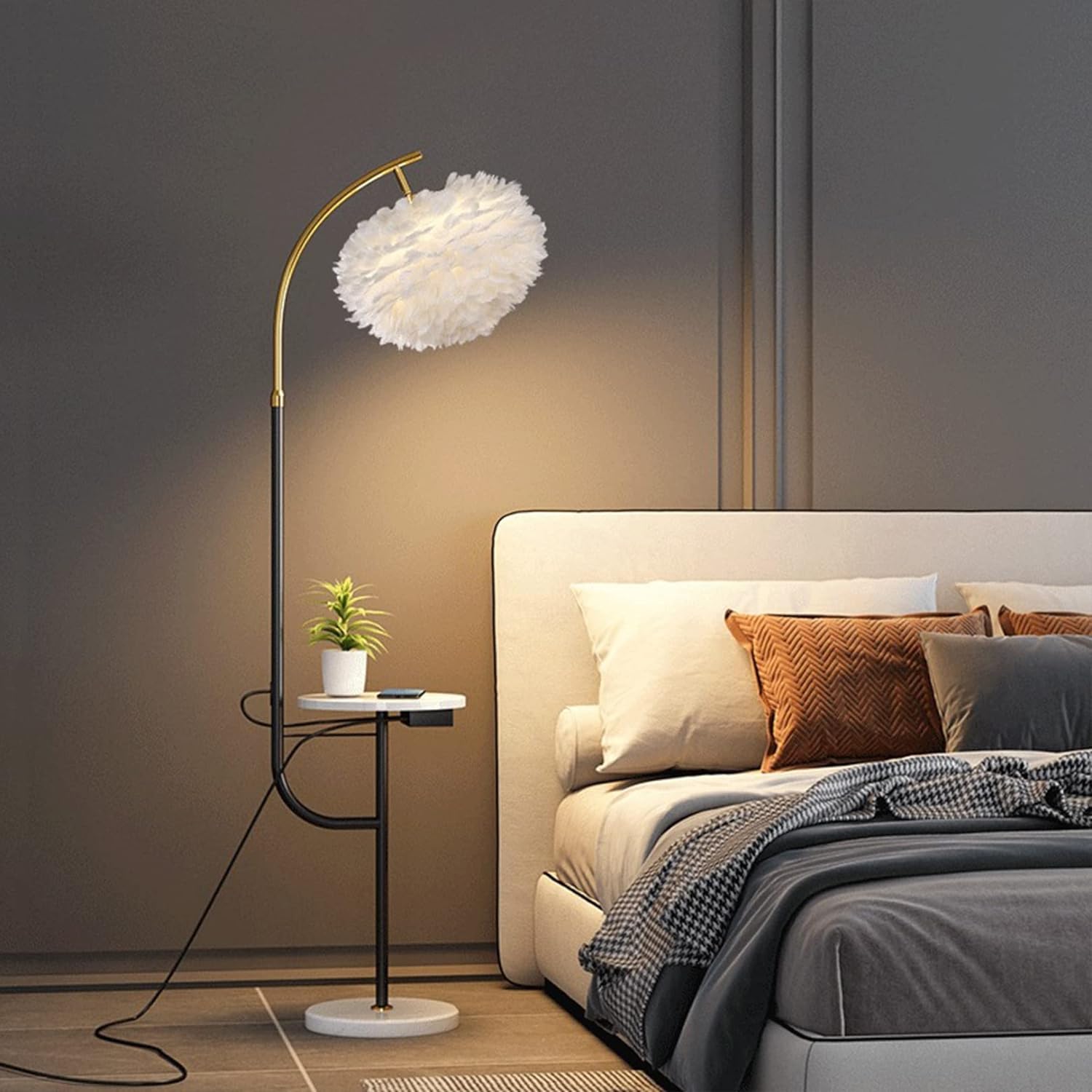 Lámpara de pie de plumas para iluminar sin deslumbrar con mesa de mármol integrada 7