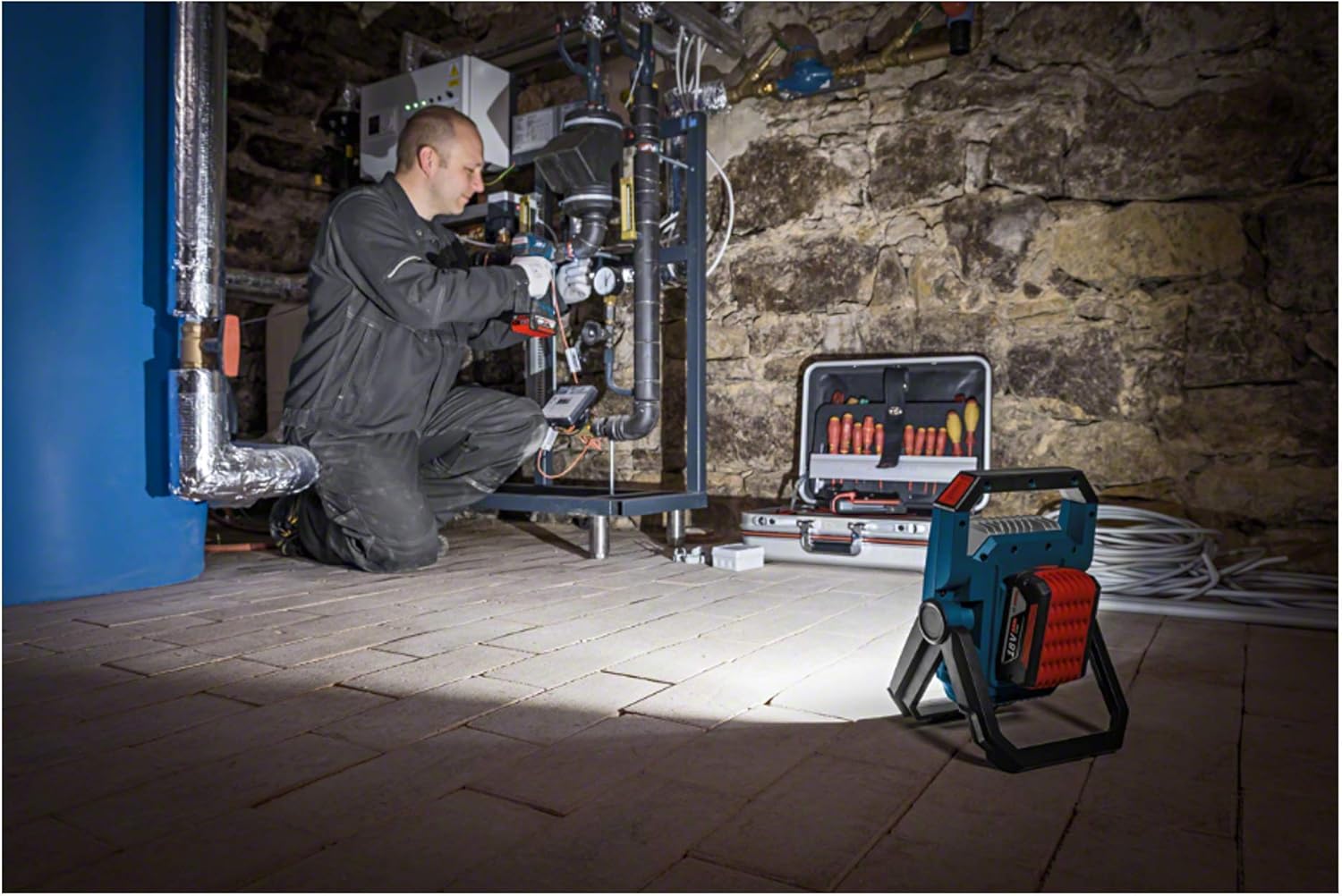 Bosch Professional 18V System projecteur de chantier LED sans-fil GLI 18V-1900 (luminosité maxi 1900 lumens) — vue 5