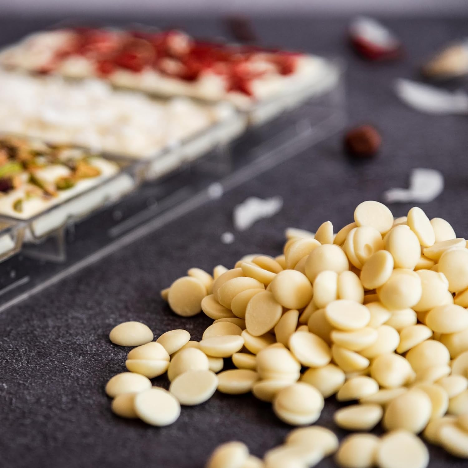 BAM Weiße Schokolade Drops – Kuvertüre Callets zum Schmelzen & Backen – Weiße Schokodrops für Schokofondue, Ganache & Schokobrunnen – White Chocolate Chips - 1 kg