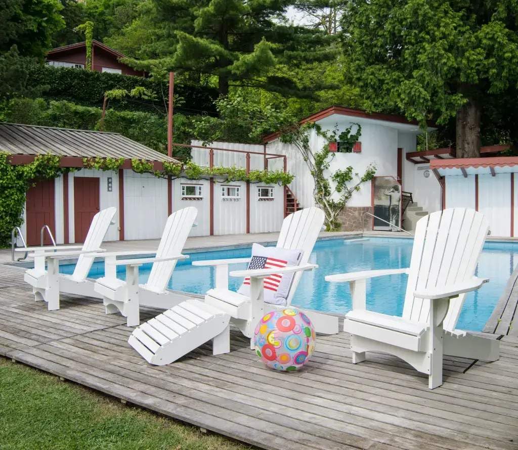 Original Dream-Chairs since 2007 Le luxueux repose-pieds Adirondack « Comfort » en blanc peut être utilisé dans 2 positions. Le repose-pieds peut également être utilisé comme table d'appoint