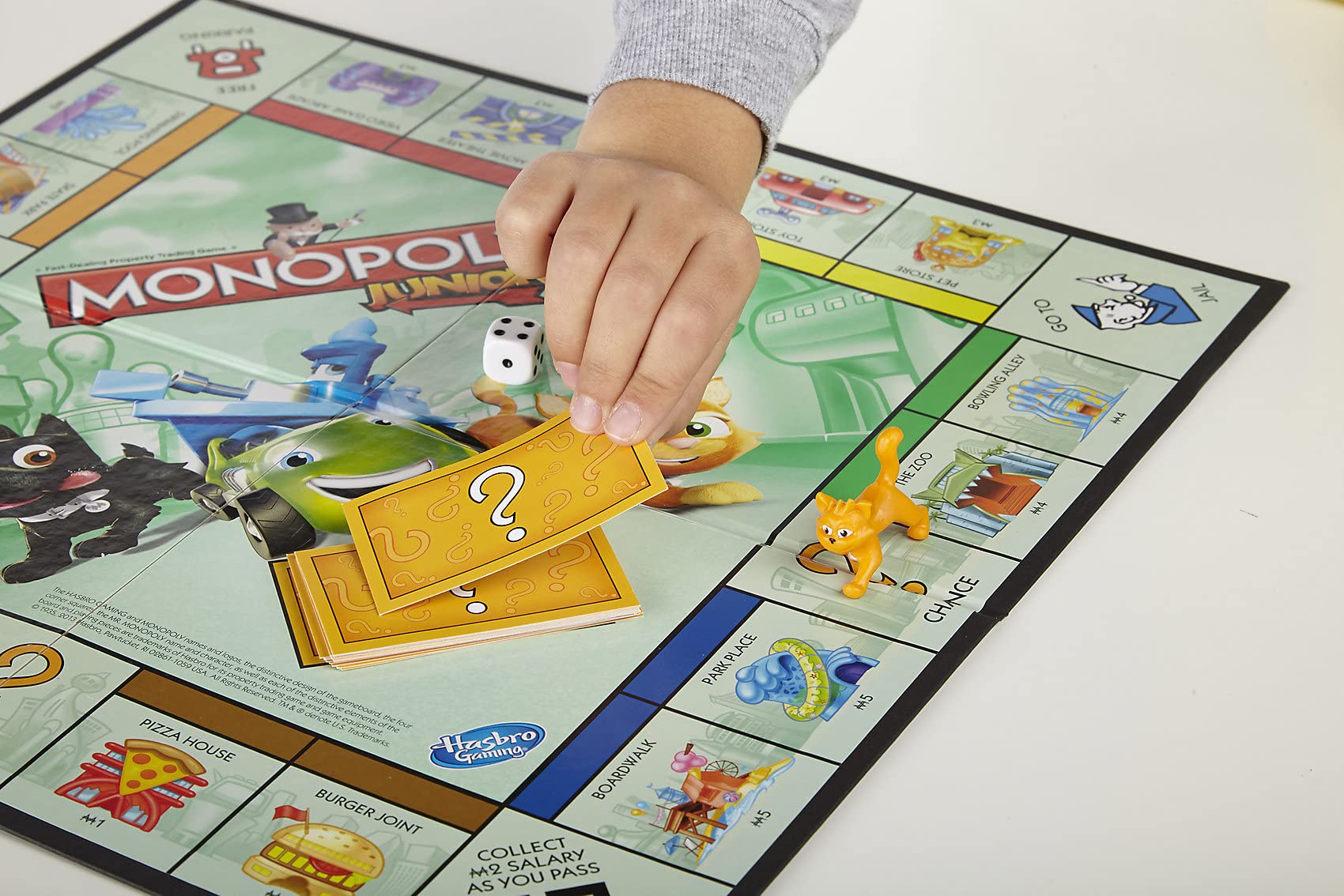 Monopoly Junior, für Kinder ab 5 Jahren, mit fröhlichen Charakteren, einfach verständlch und dennoch spannend, für Kinder und Erwachsene