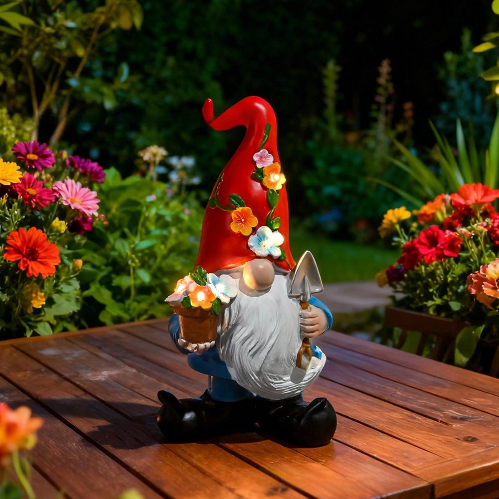 Figura da giardino in resina a energia solare, ornamento da esterno a LED a luce calda per cortile, prato, patio, decorazione