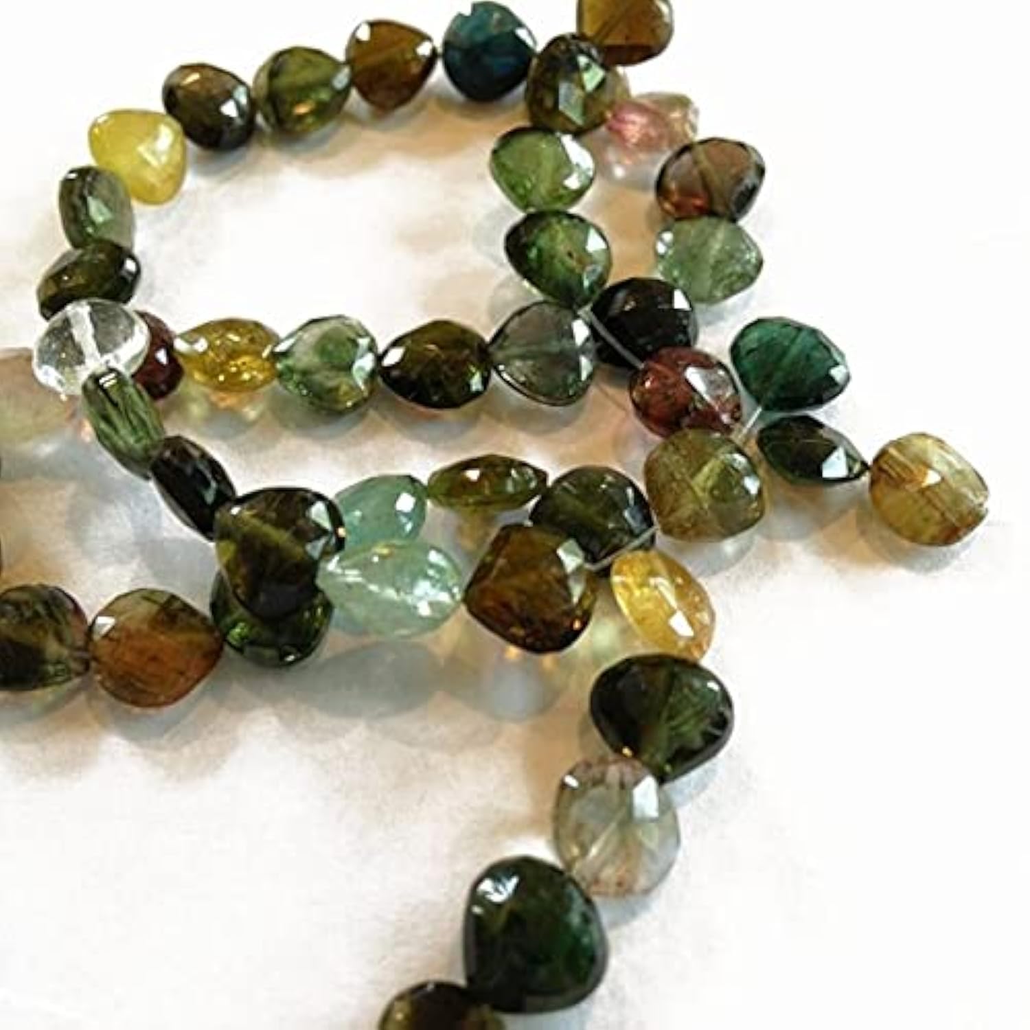Tourmaline briolettes de qualité naturelle facettée pour joaillerie fine artisanale