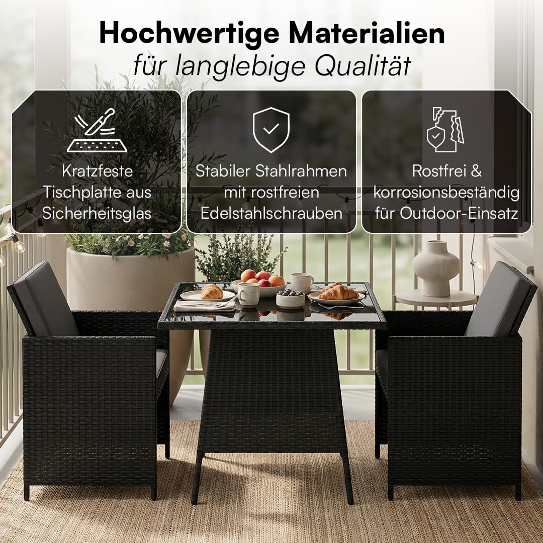 STEELSØN Xenara Essgruppe 3-teilig Schwarz/Anthrazit – Balkonmöbel Set platzsparend – Outdoor Rattan Sitzgruppe – klappbare Stühle mit Sitzkissen – Tisch mit Glasplatte – Gartengarnitur für 2 Personen