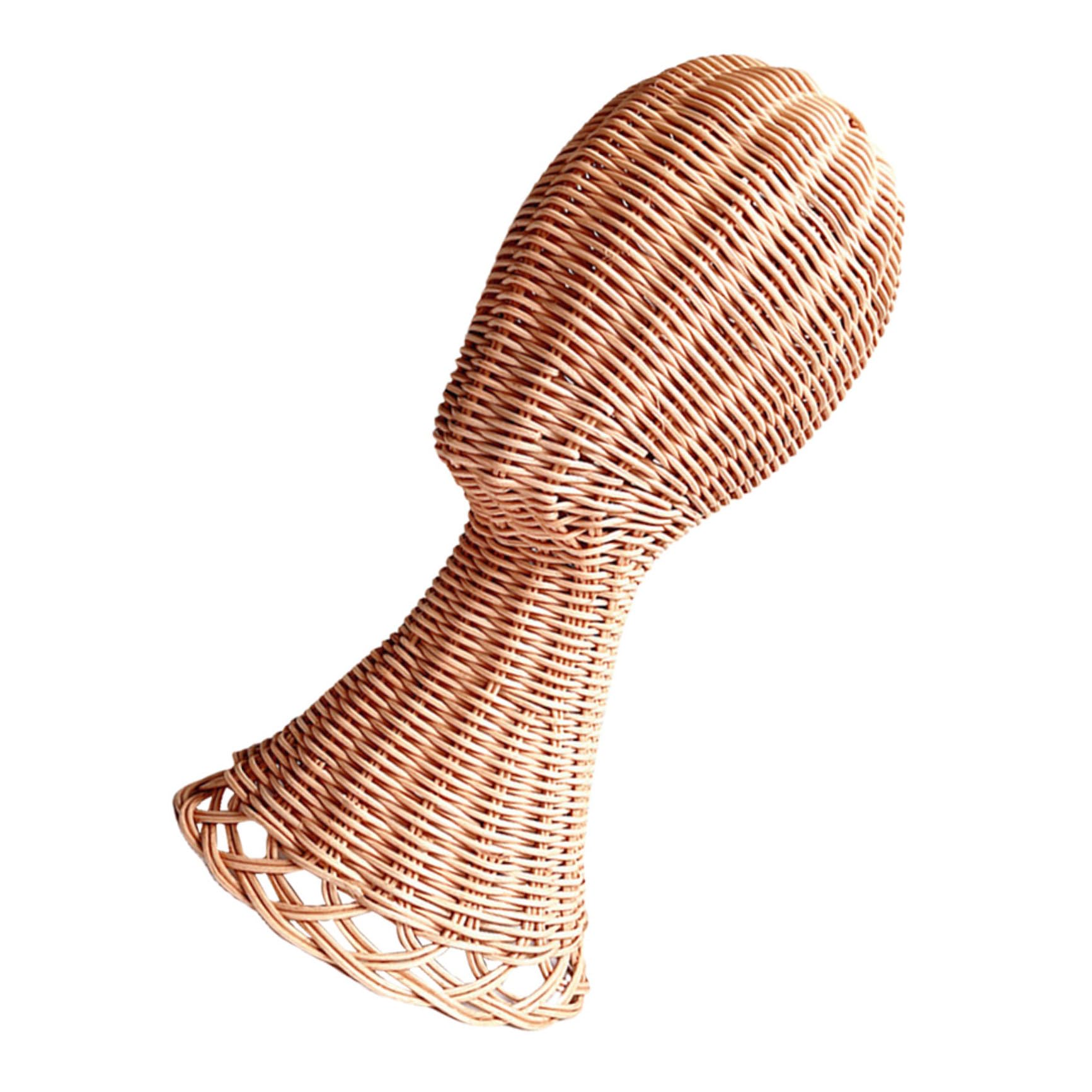 Support de chapeau en rotin fait pour sublimer votre dressing