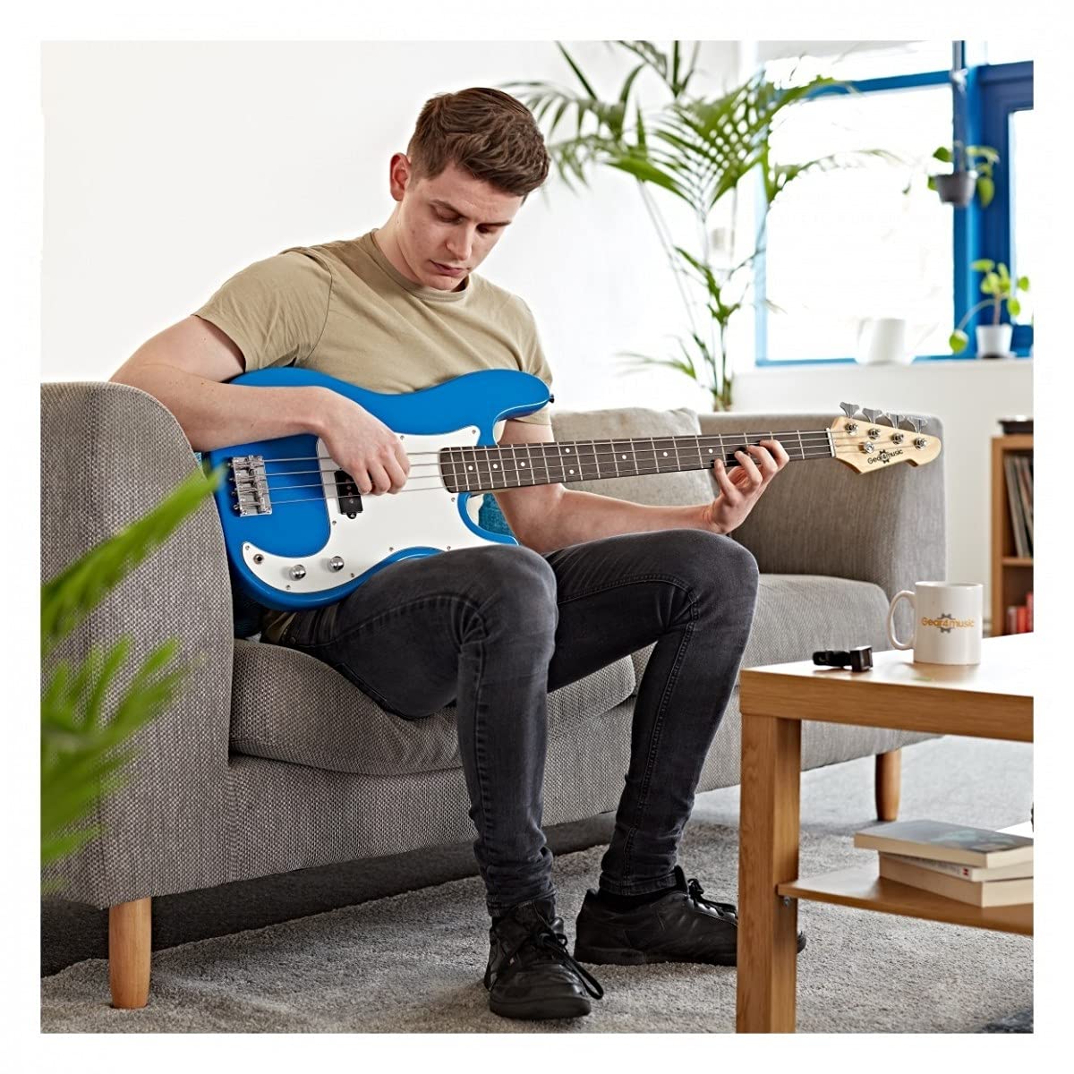 Guitare basse LA by Gear4music Bleu avec ampli 15W housse et Cable