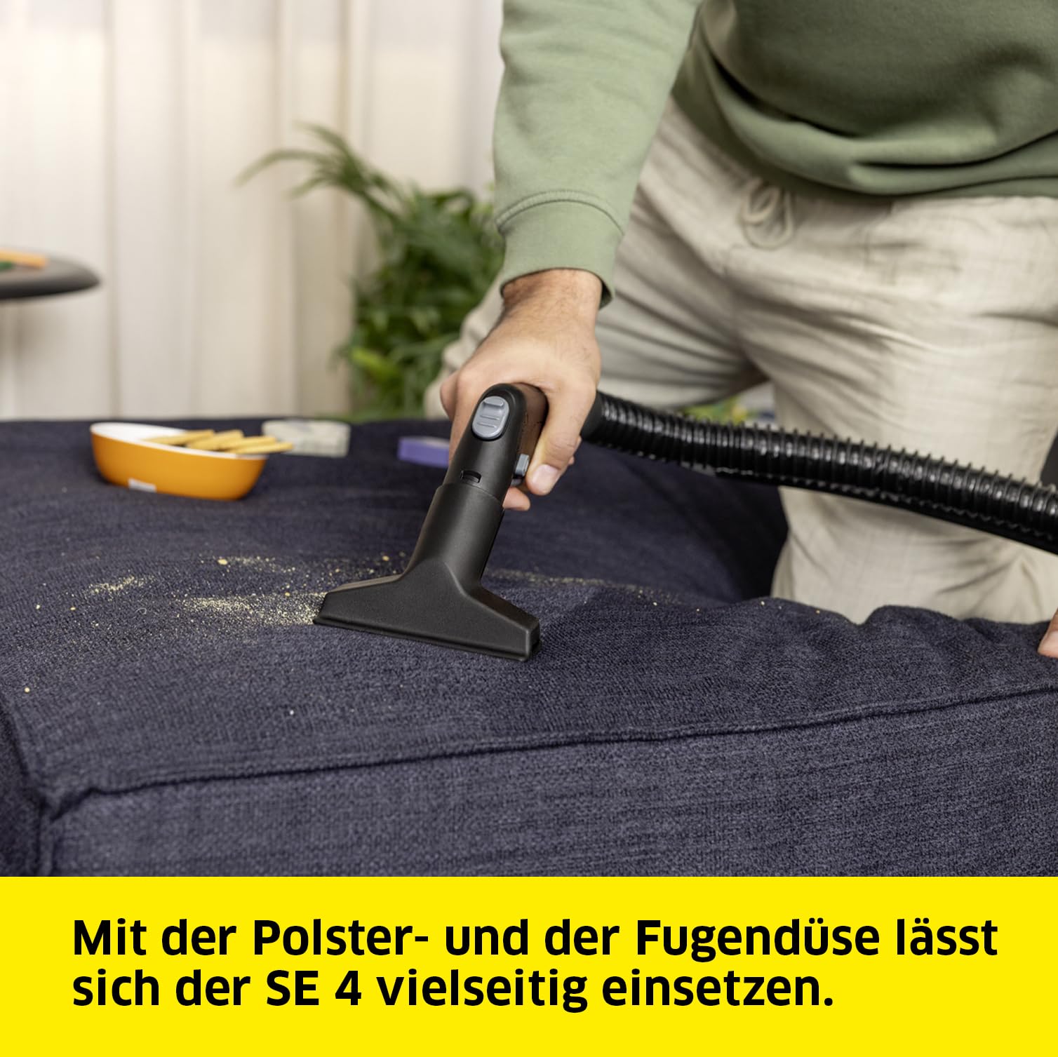 KÄRCHER Waschsauger SE 4, 2-in-1-Sprühsaugschlauch, Frisch- und Schmutzwassertank: 4 l,Waschbodendüse mit Hartbodenaufsatz, Clip-Bodendüse mit Hartboden- und Teppicheinsatz, Polster- & Fugendüse