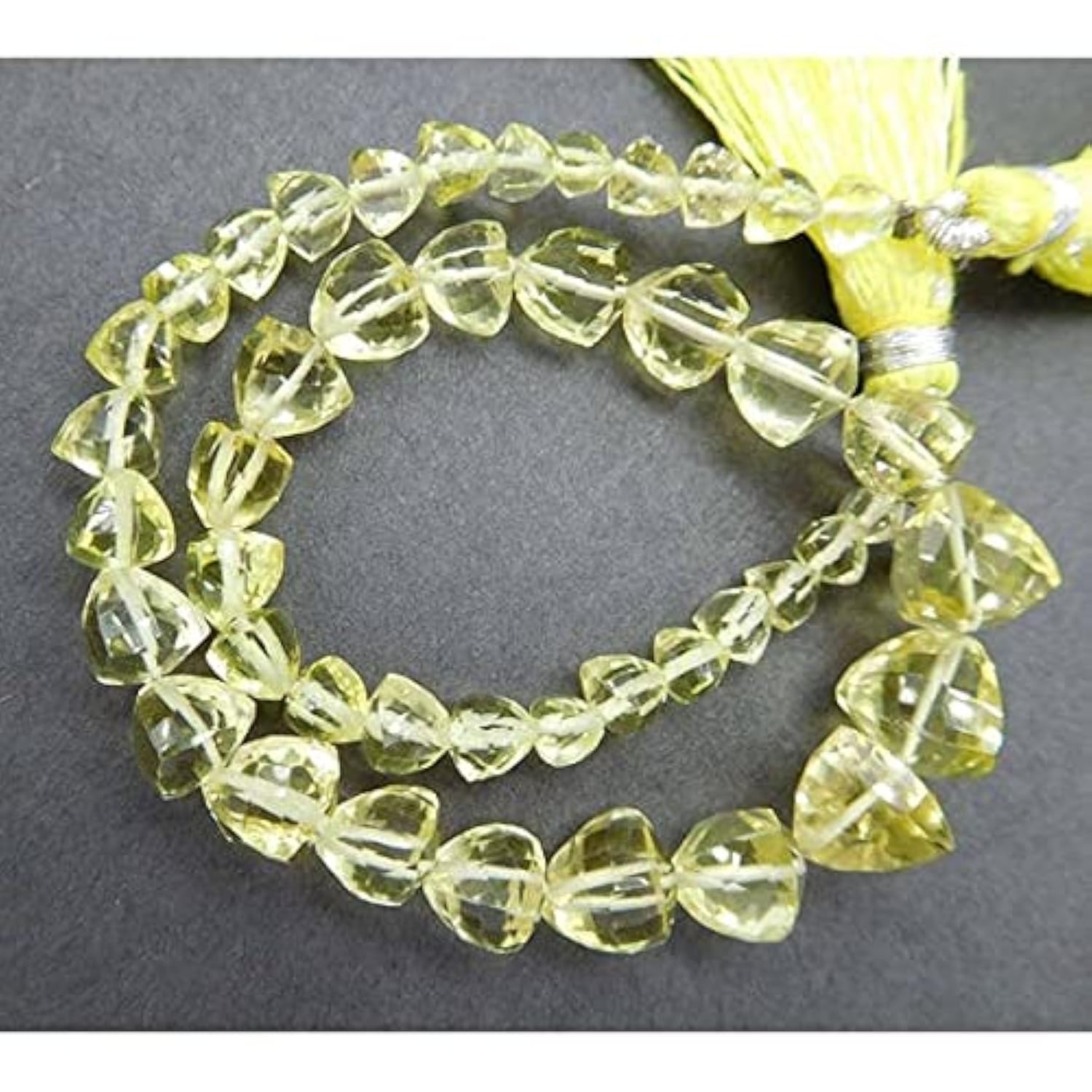 Lemon Quartz de qualité supérieure taillé en pyramide pour haute joaillerie